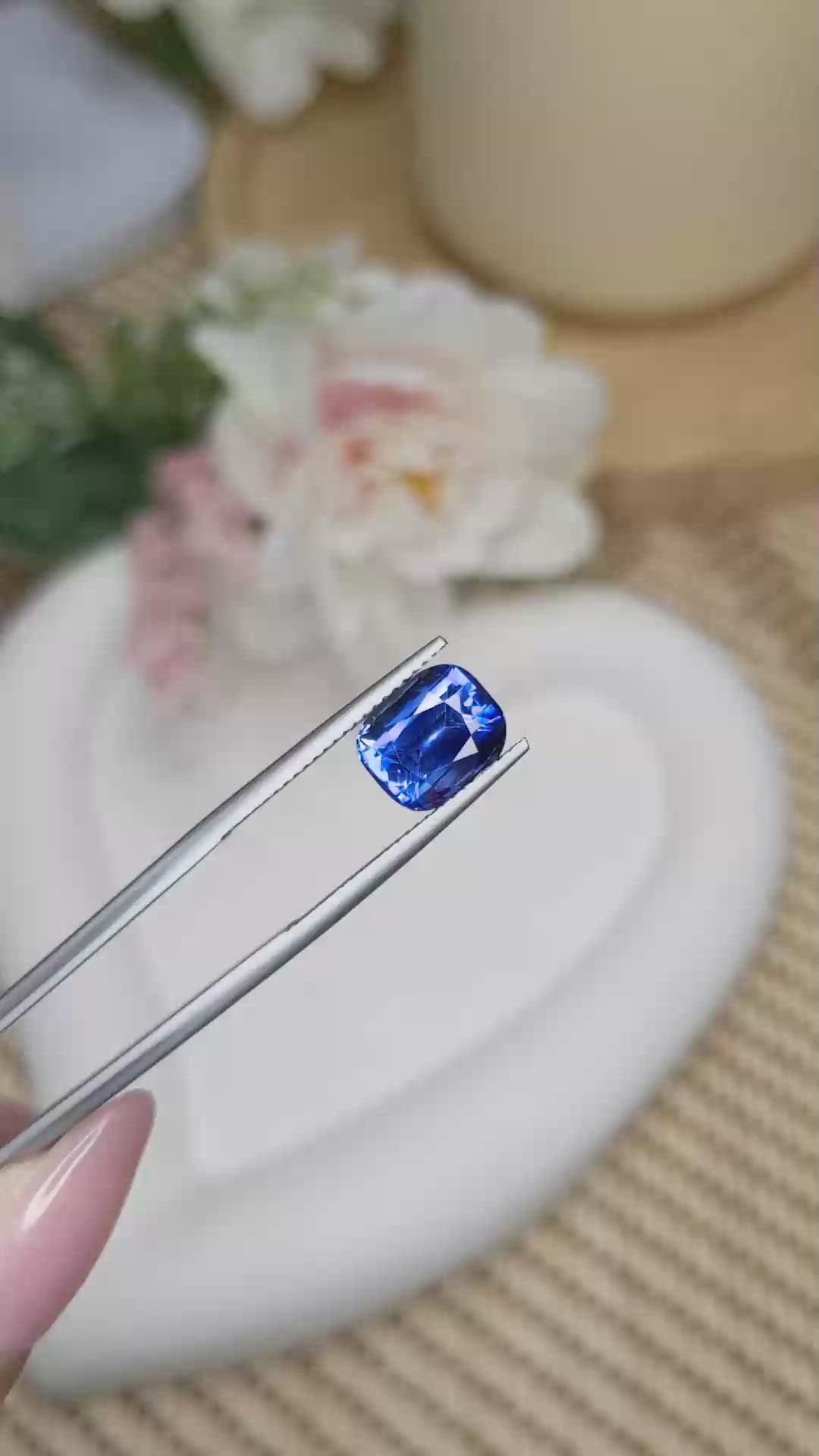 4.31 Ct. Blue Sapphire from Ceylon (Sri Lanka) Size Video