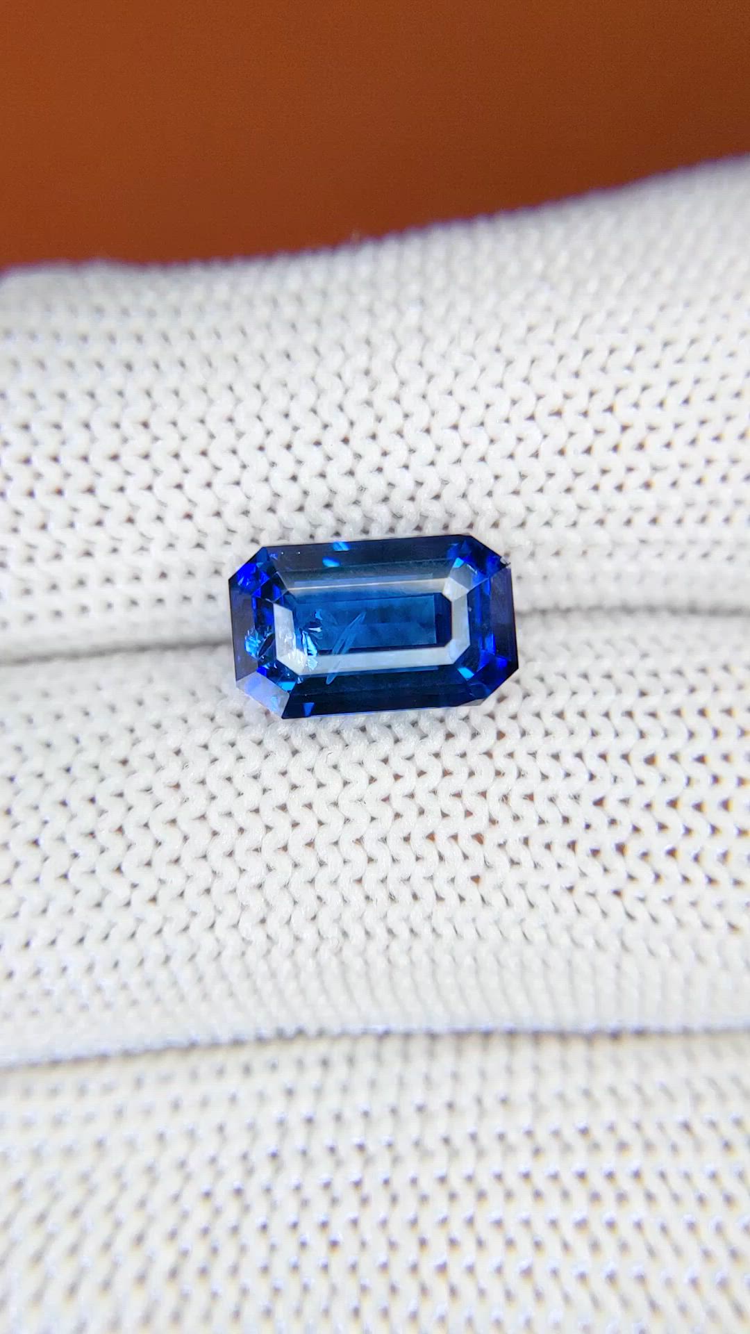 5.00 Ct. Blue Sapphire from Ceylon (Sri Lanka) Size Video