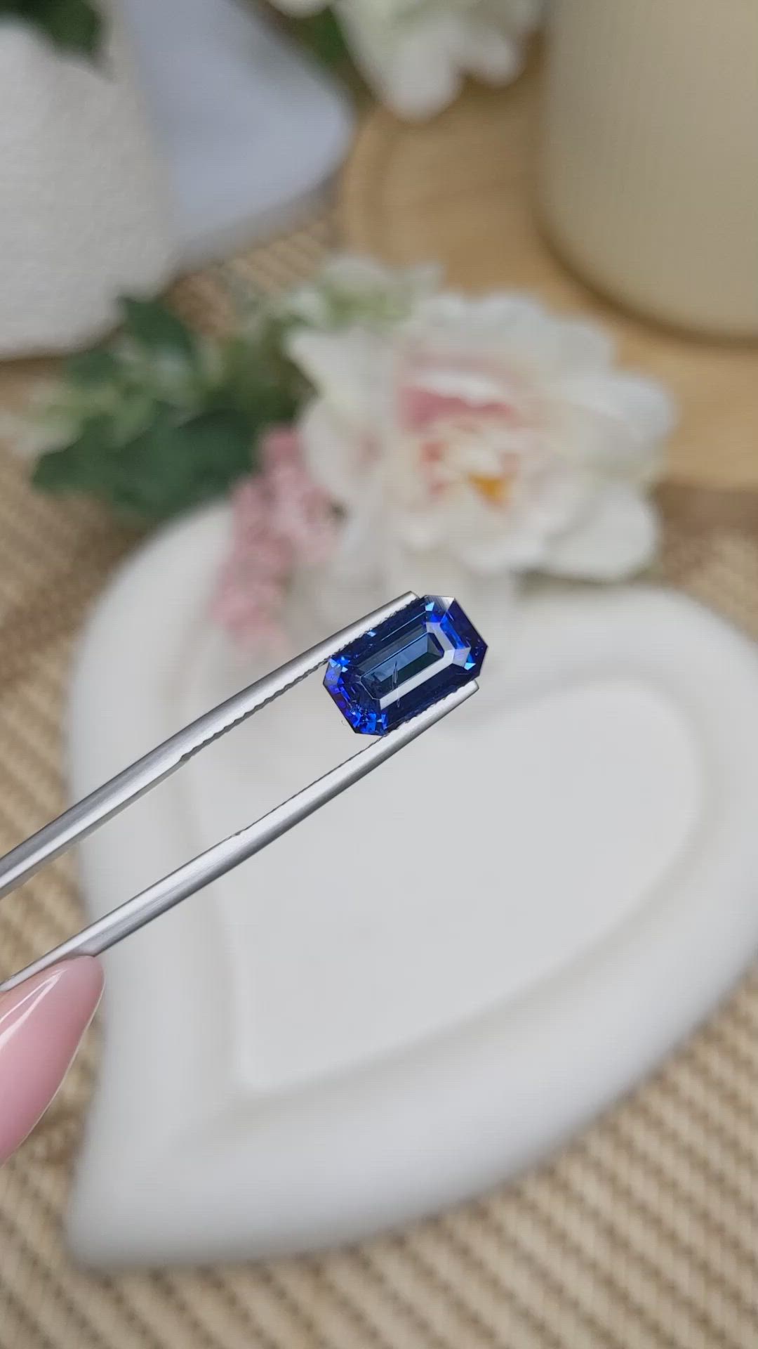 5.00 Ct. Blue Sapphire from Ceylon (Sri Lanka) Size Video