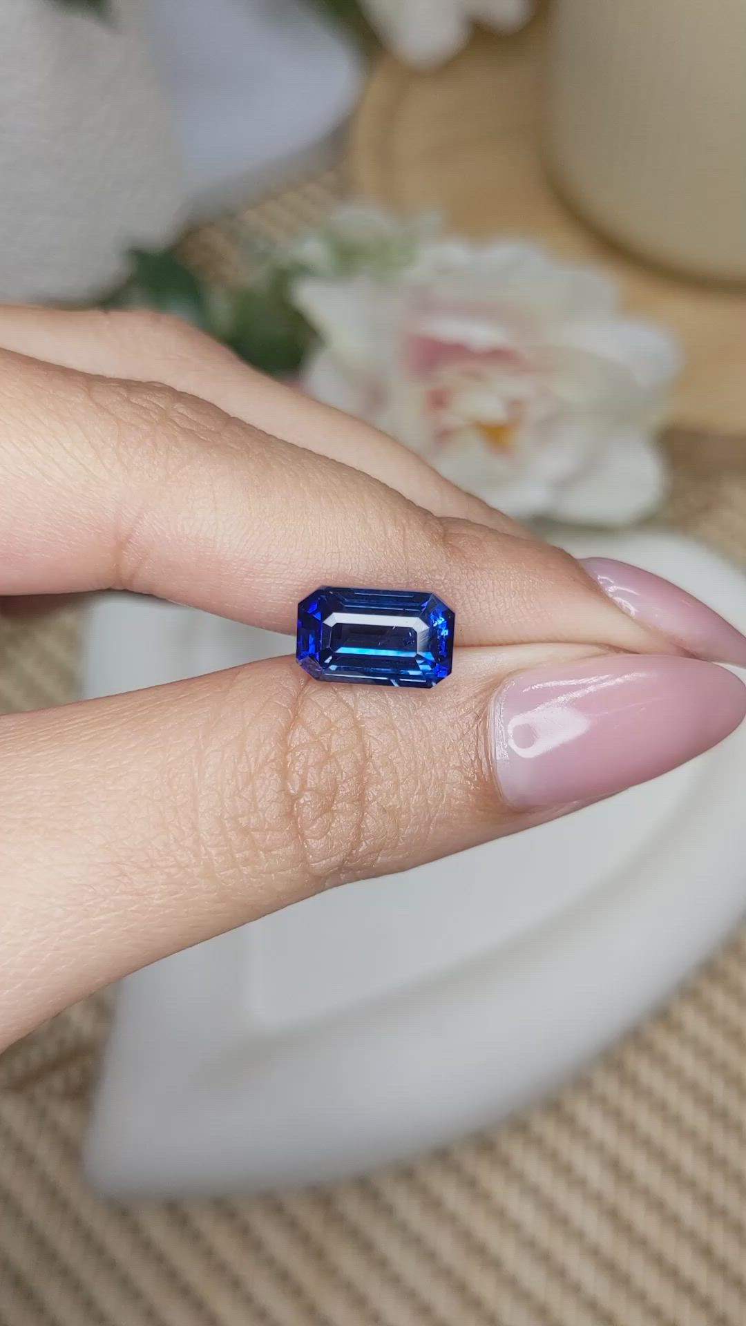 5.00 Ct. Blue Sapphire from Ceylon (Sri Lanka) Size Video
