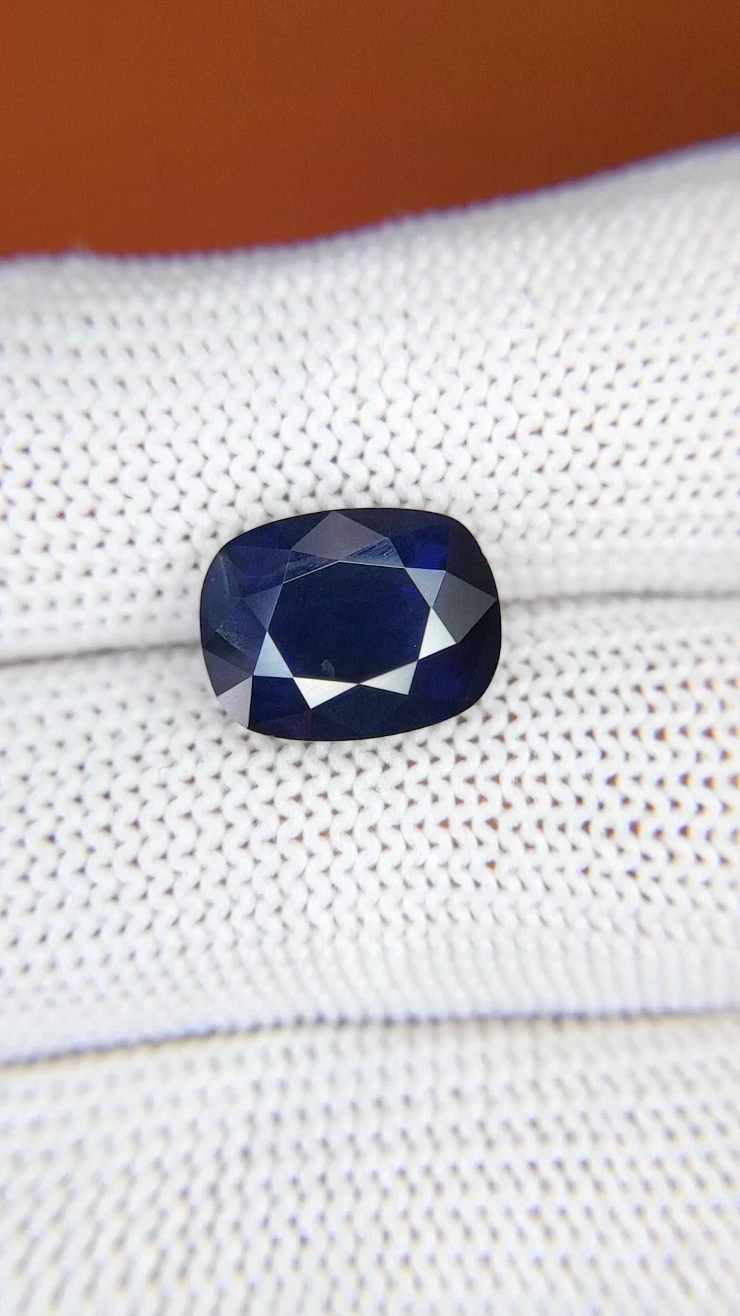 5.60 Ct. Blue Sapphire from Ceylon (Sri Lanka) Size Video