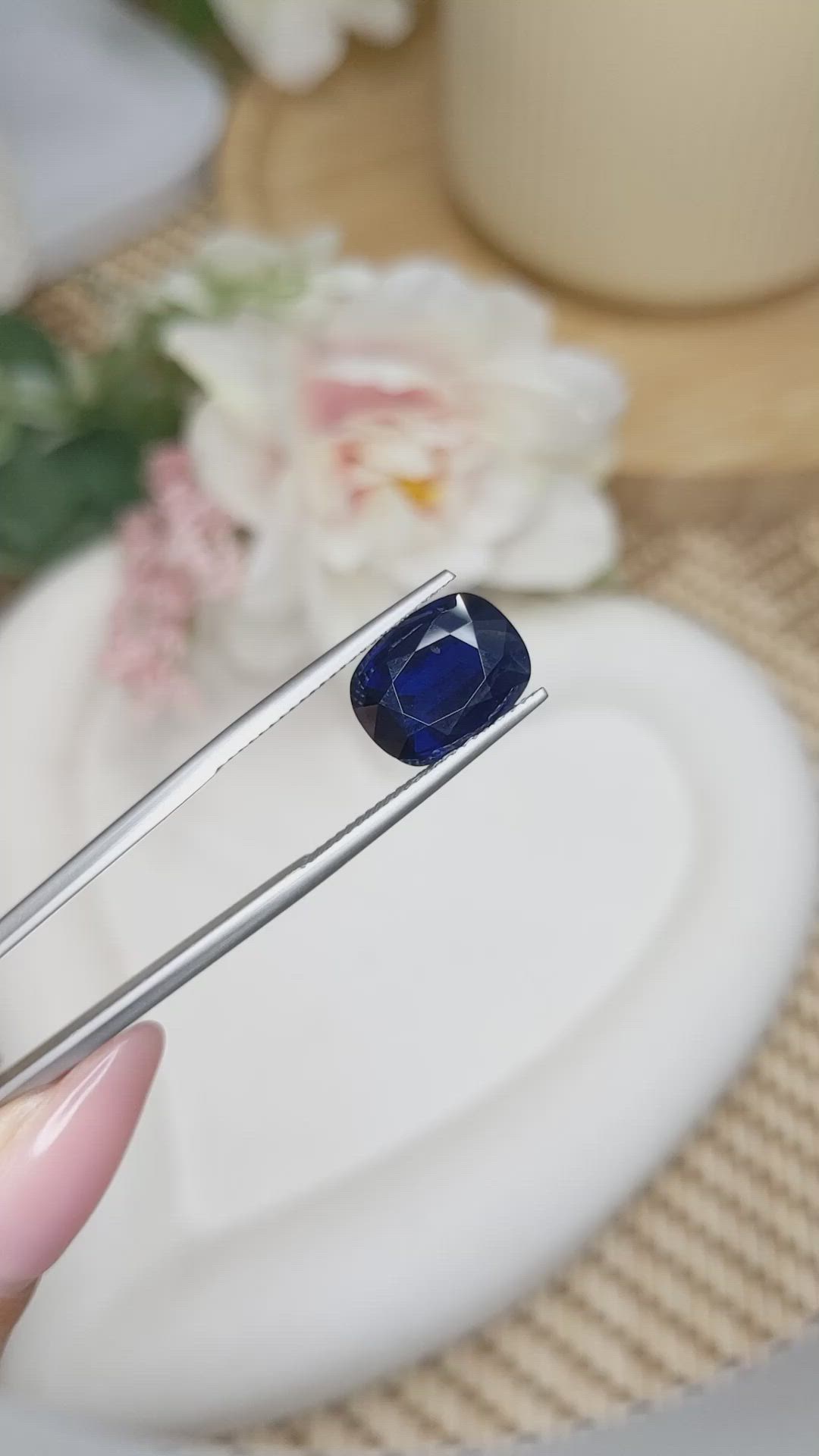 5.60 Ct. Blue Sapphire from Ceylon (Sri Lanka) Size Video