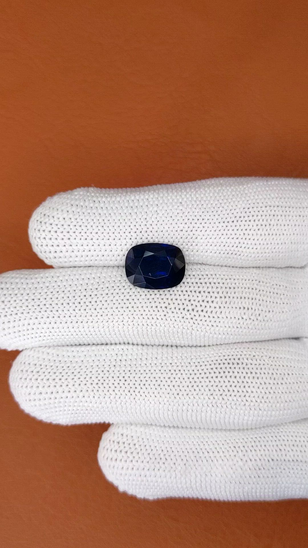 5.60 Ct. Blue Sapphire from Ceylon (Sri Lanka) Size Video