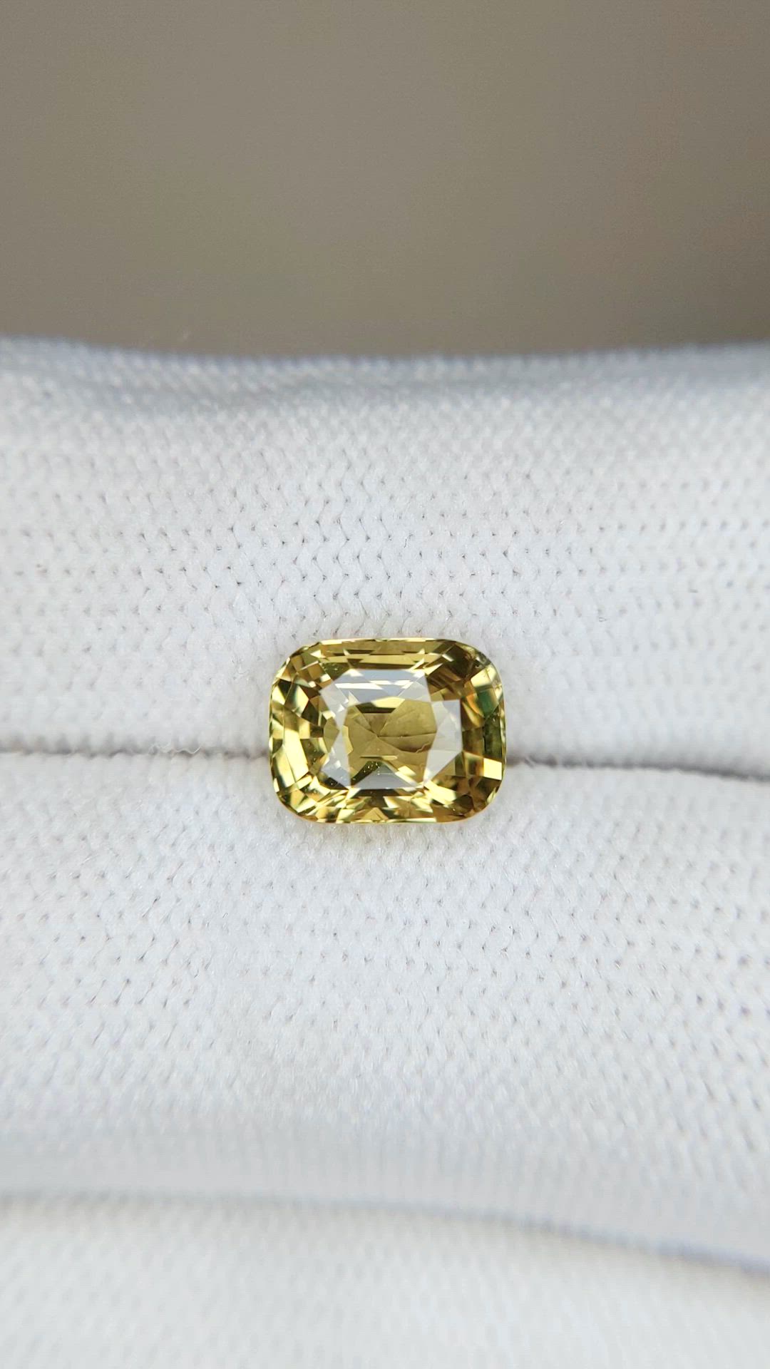 3.03 Ct. Yellow Sapphire from Ceylon (Sri Lanka) Size Video