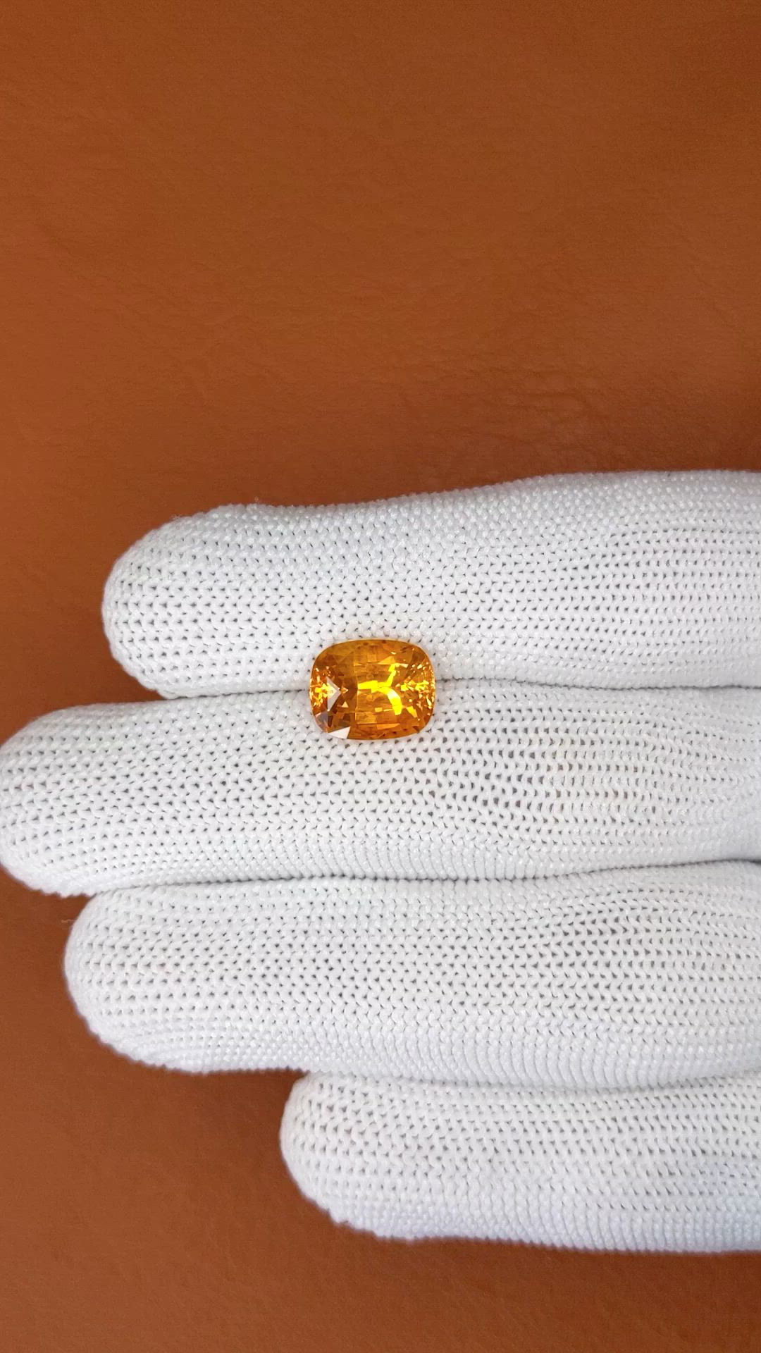 5.12 Ct. Yellowish Orange Sapphire from Ceylon (Sri Lanka) Size Video