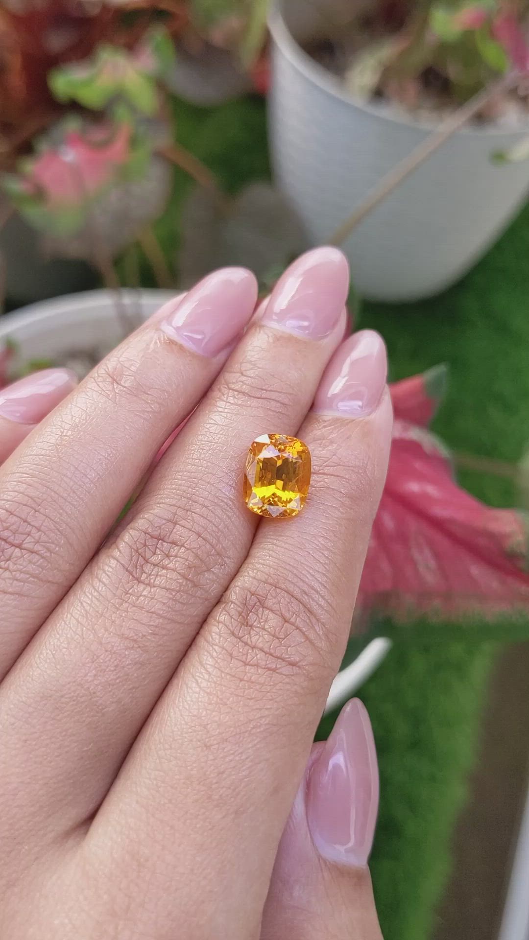5.12 Ct. Yellowish Orange Sapphire from Ceylon (Sri Lanka) Size Video