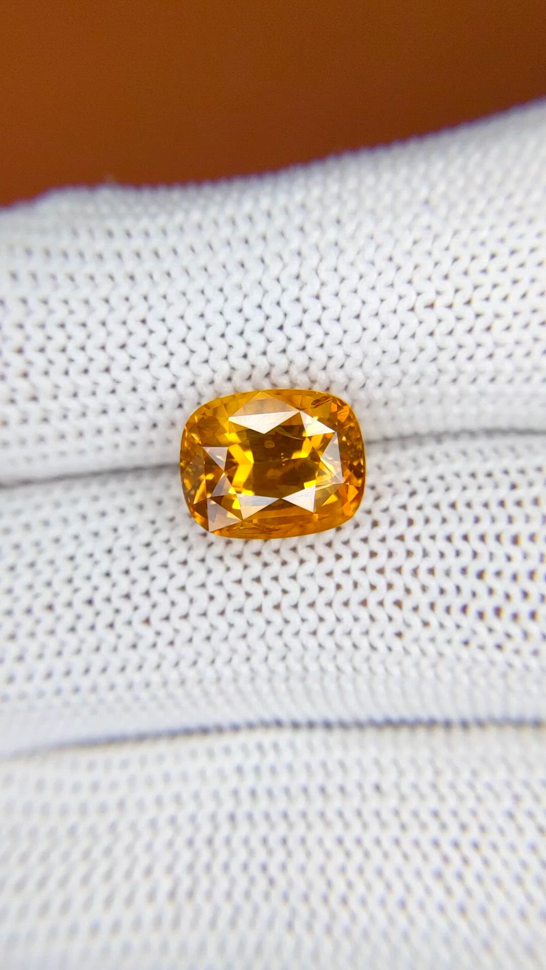 5.12 Ct. Yellowish Orange Sapphire from Ceylon (Sri Lanka) Size Video