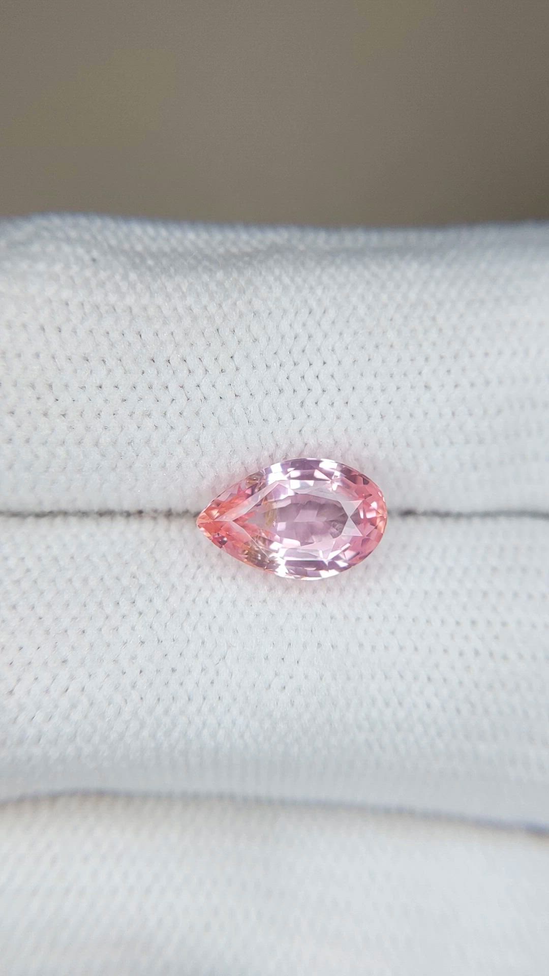 2.59 Ct. Padparadscha Sapphire from Ceylon (Sri Lanka) Size Video