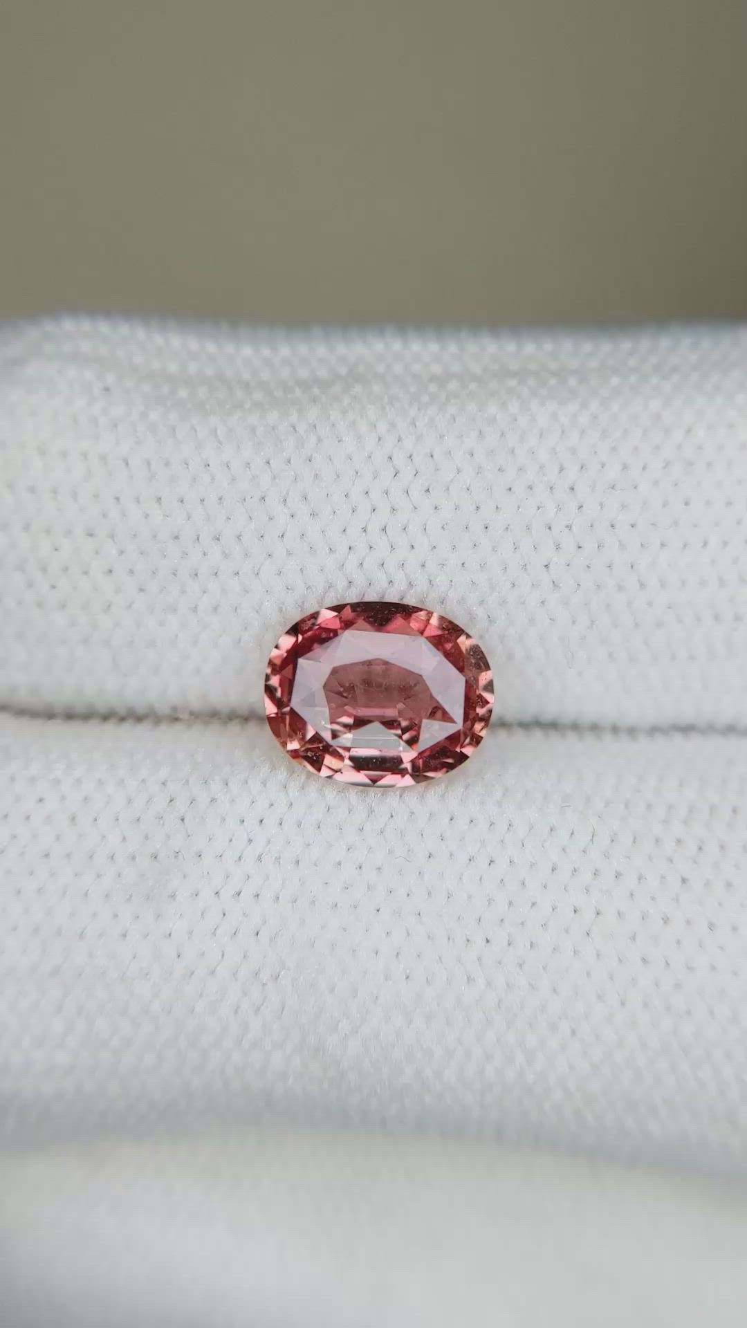 2.20 Ct. Padparadscha Sapphire from Ceylon (Sri Lanka) Size Video