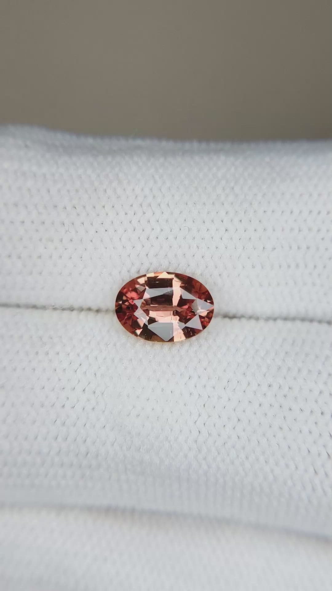 1.47 Ct. Padparadscha Sapphire from Ceylon (Sri Lanka) Size Video