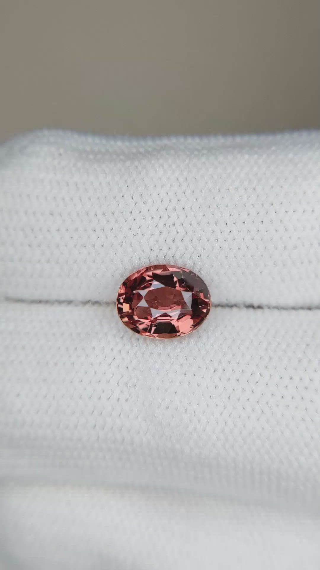 2.36 Ct. Padparadscha Sapphire from Ceylon (Sri Lanka) Size Video