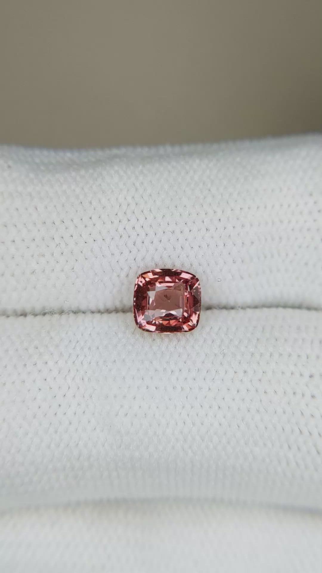 1.25 Ct. Padparadscha Sapphire from Ceylon (Sri Lanka) Size Video
