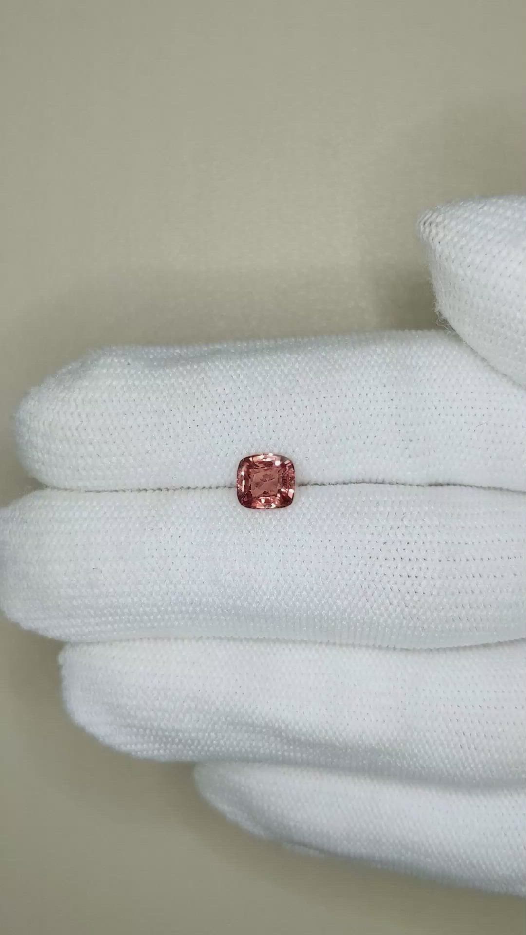 1.25 Ct. Padparadscha Sapphire from Ceylon (Sri Lanka) Size Video