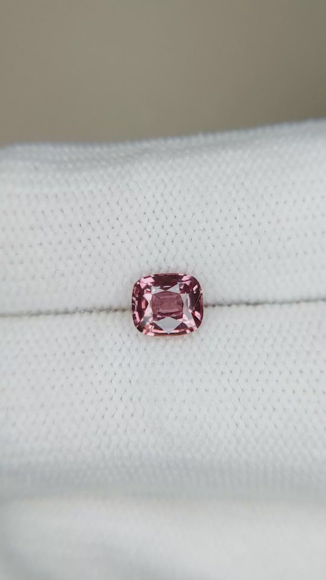 1.11 Ct. Padparadscha Sapphire from Ceylon (Sri Lanka) Size Video