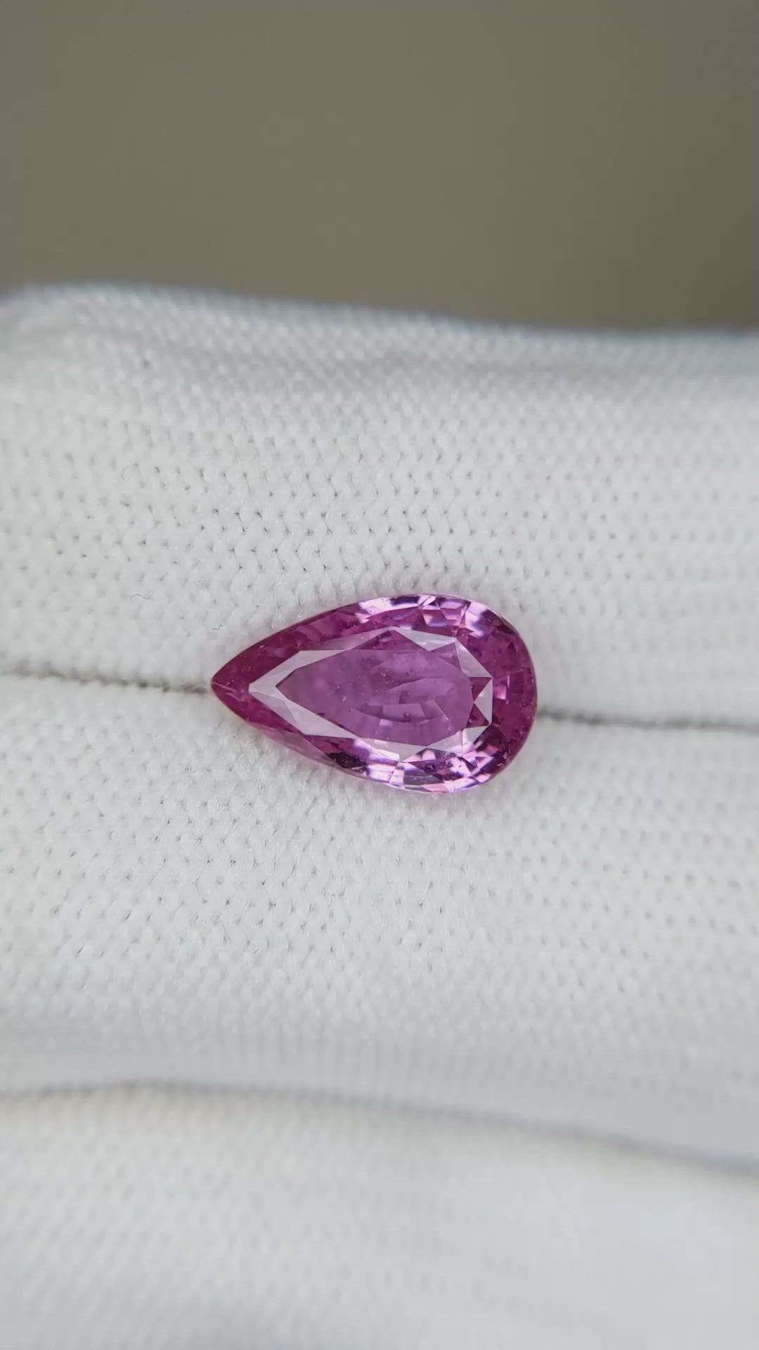 4.00 Ct. Pinkish Purple Sapphire from Ceylon (Sri Lanka) Size Video