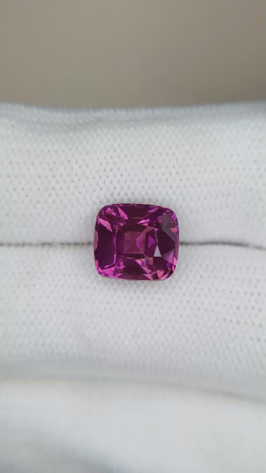 5.04 Ct. Purplish Pink Sapphire from Ceylon (Sri Lanka) Size Video