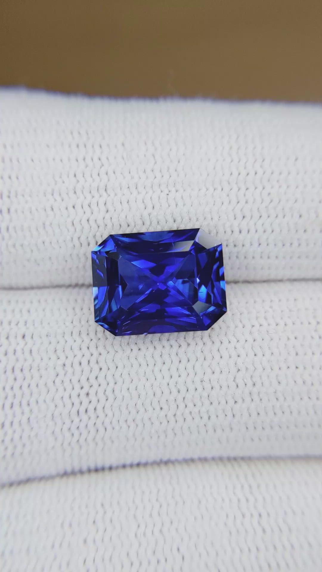 6.63 Ct. Blue Sapphire from Ceylon (Sri Lanka) Size Video