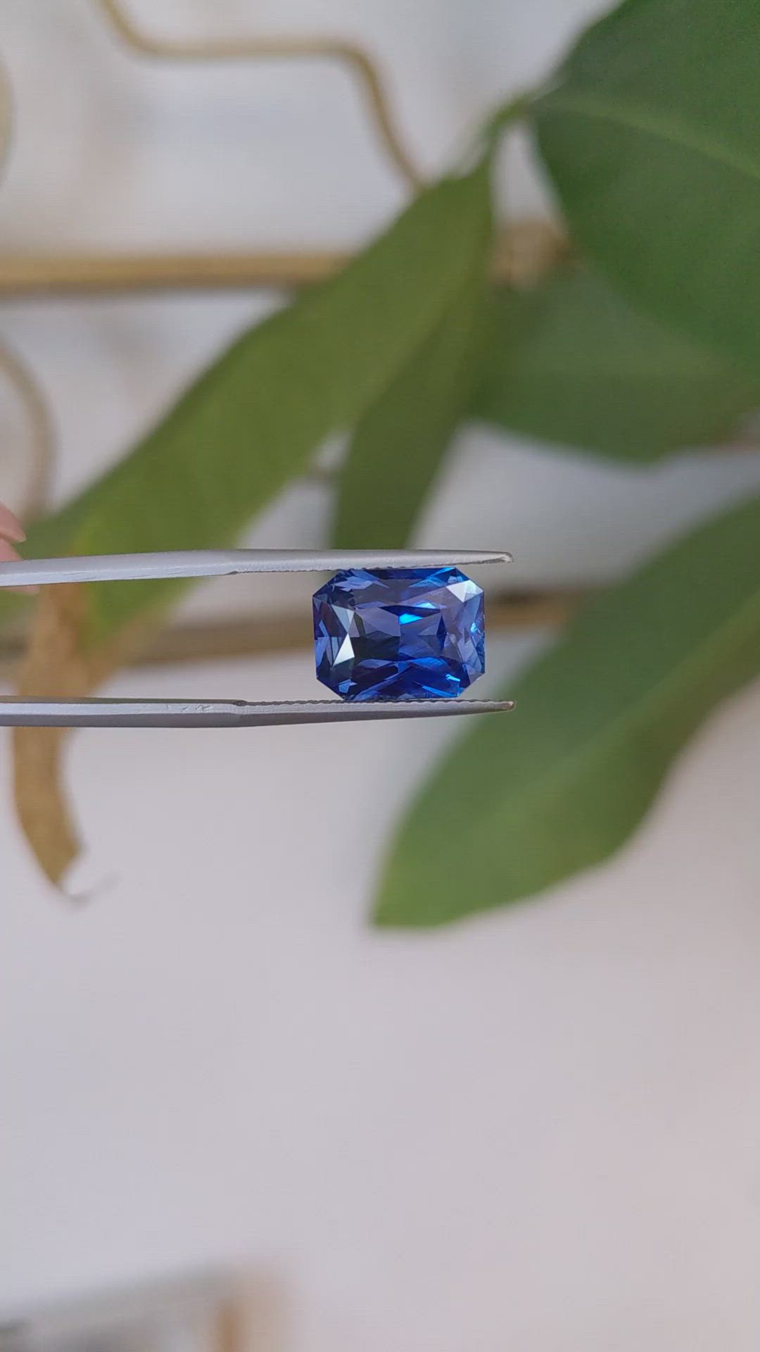 4.97 Ct. Blue Sapphire from Ceylon (Sri Lanka) Size Video