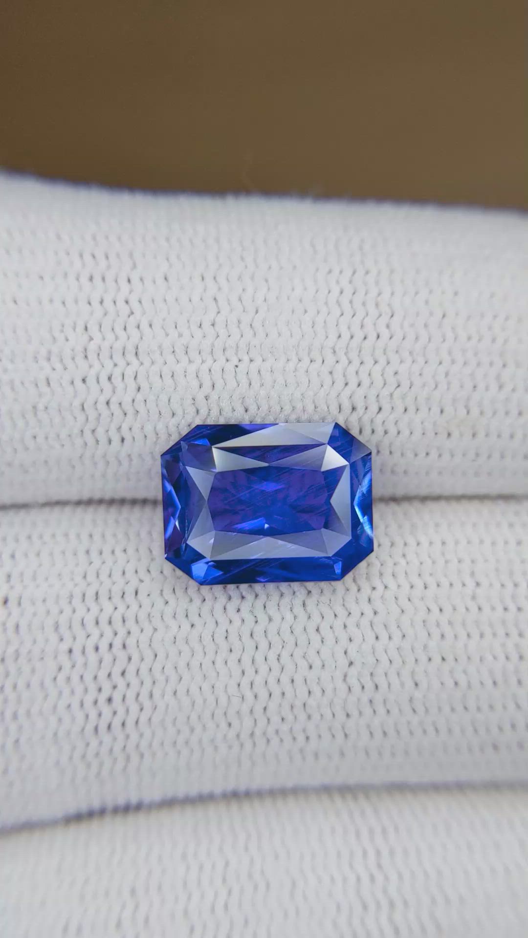 4.97 Ct. Blue Sapphire from Ceylon (Sri Lanka) Size Video