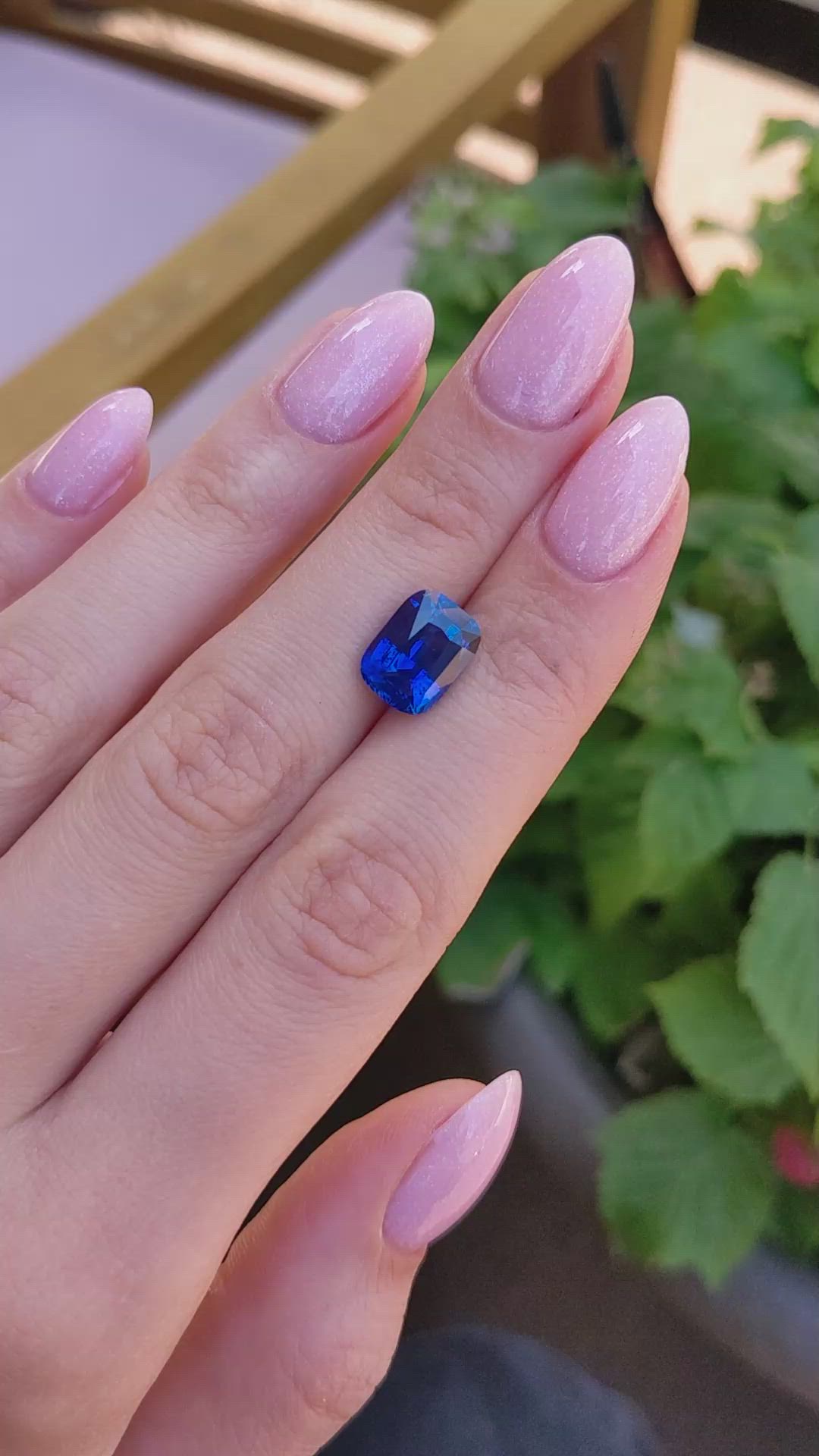 5.52 Ct. Blue Sapphire from Ceylon (Sri Lanka) Size Video