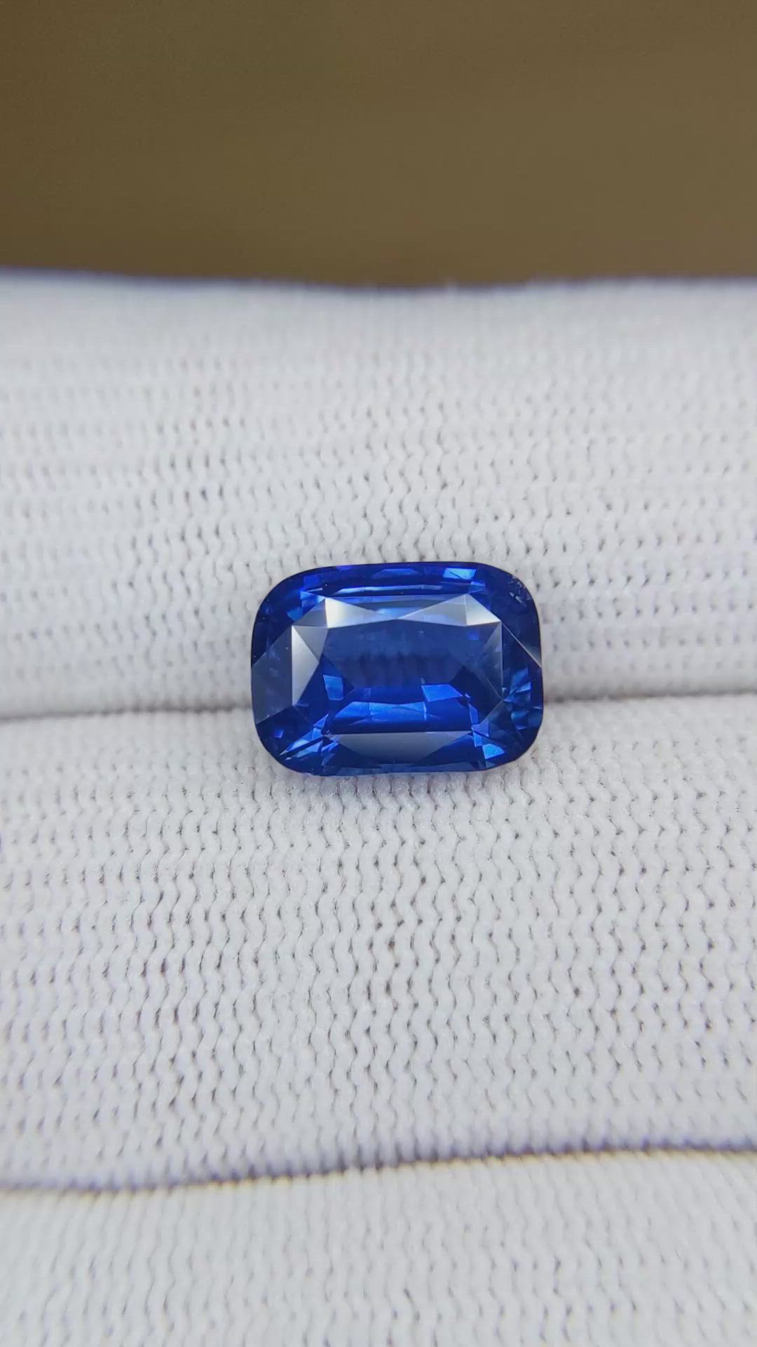 5.52 Ct. Blue Sapphire from Ceylon (Sri Lanka) Size Video