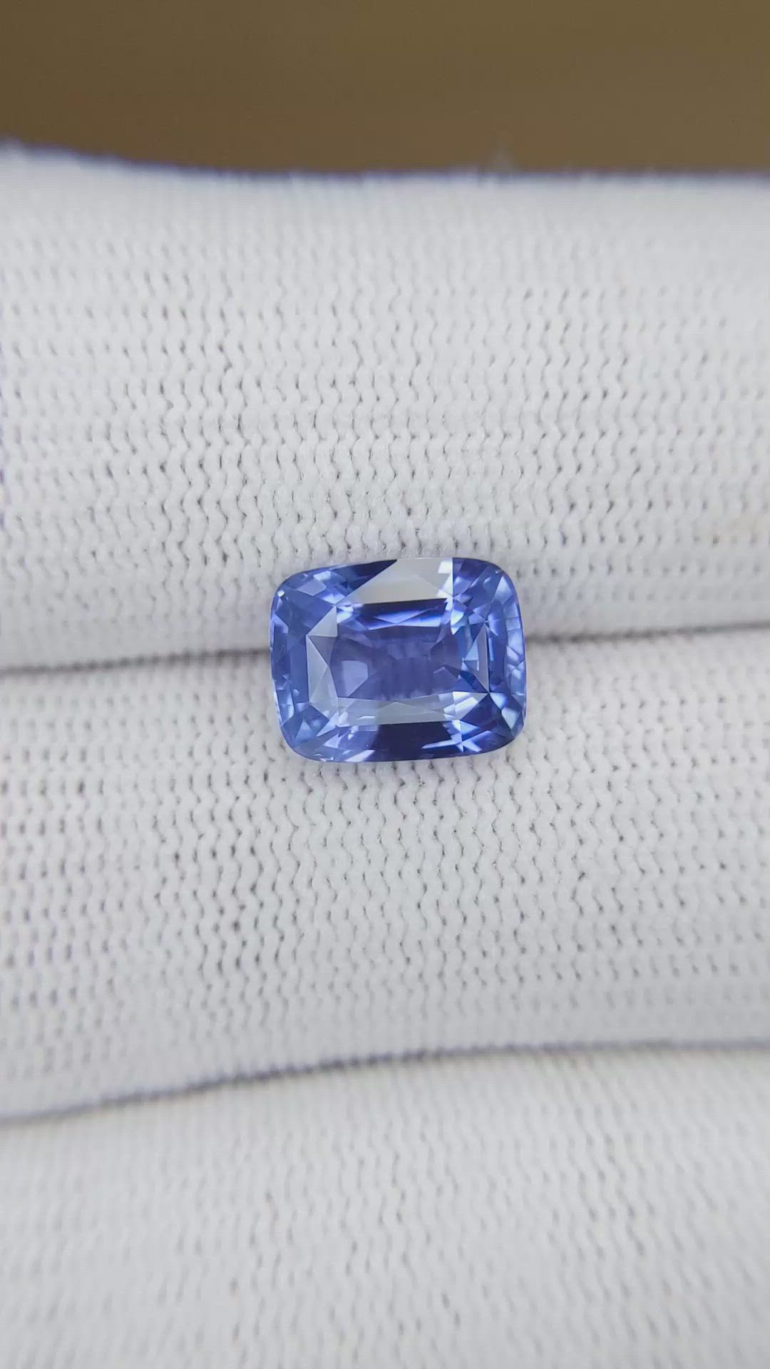 4.07 Ct. Blue Sapphire from Ceylon (Sri Lanka) Size Video