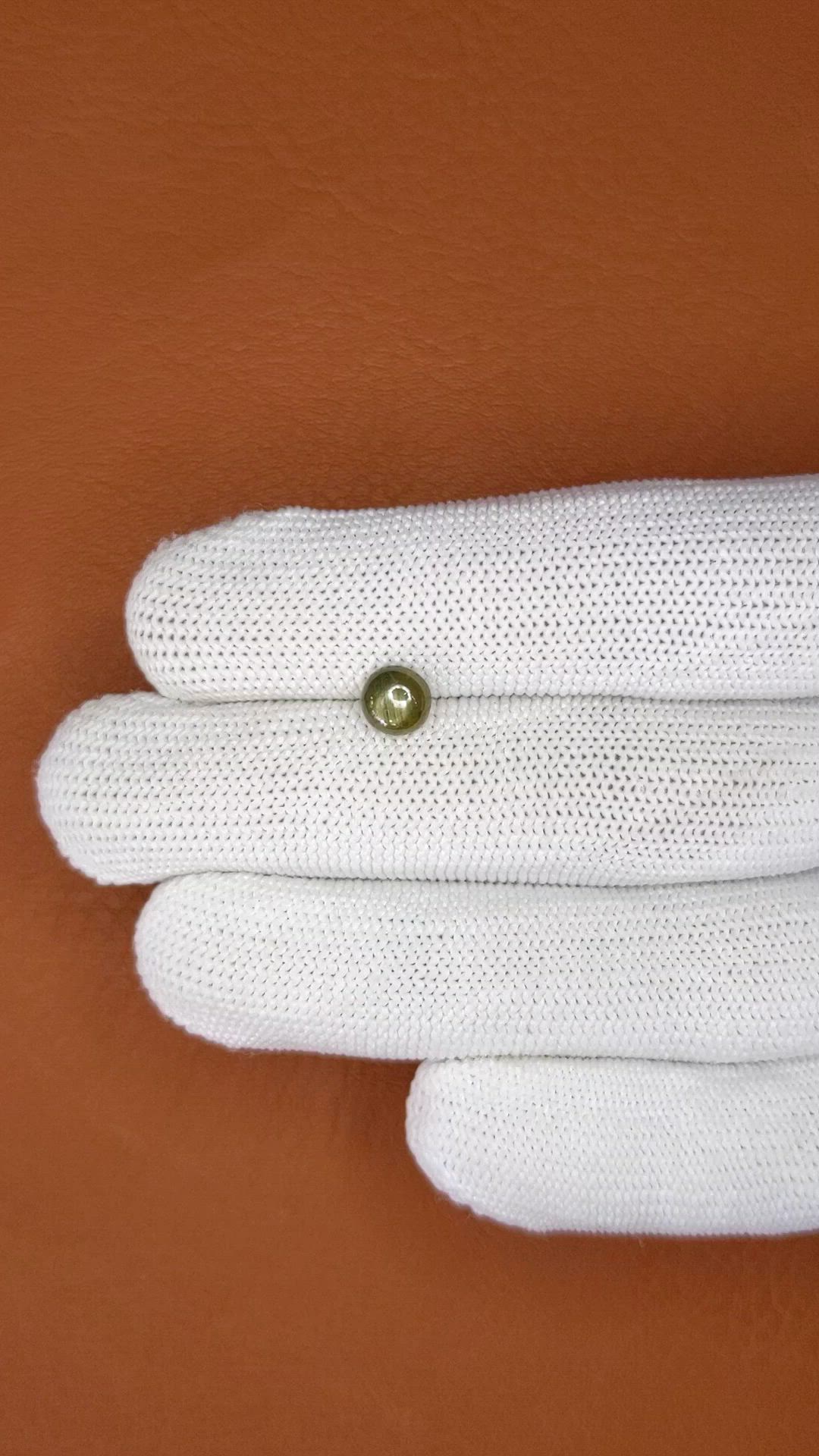 1.33 Ct. Brownish Green Star Sapphire from Ceylon (Sri Lanka) Size Video