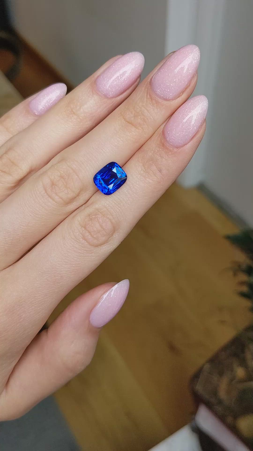 4.58 Ct. Blue Sapphire from Ceylon (Sri Lanka) Size Video