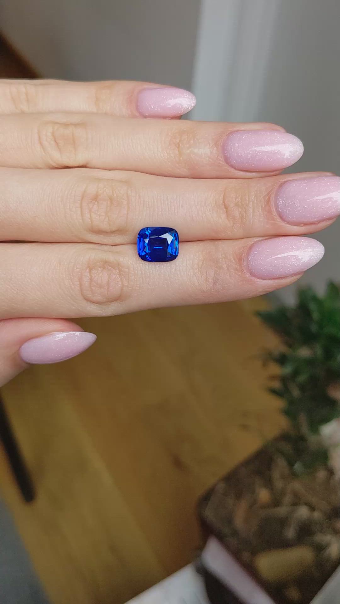 4.58 Ct. Blue Sapphire from Ceylon (Sri Lanka) Size Video