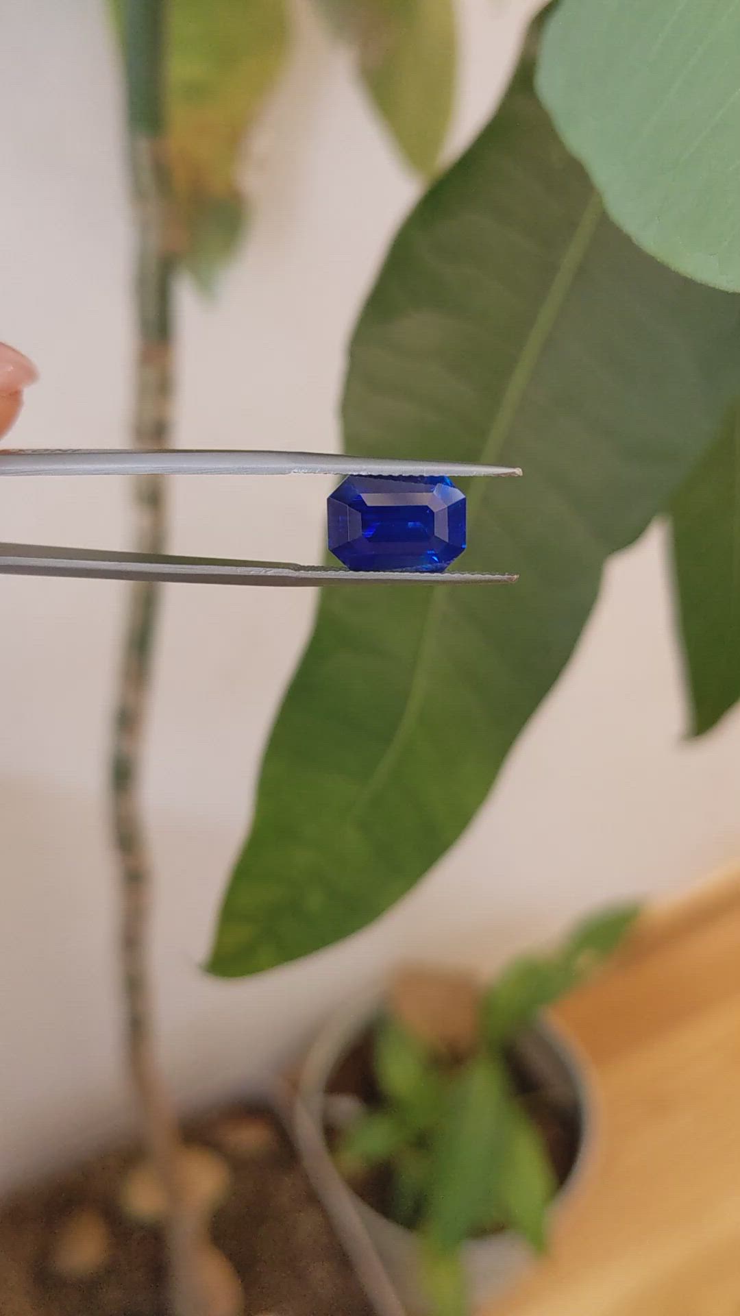 5.65 Ct. Blue Sapphire from Ceylon (Sri Lanka) Size Video