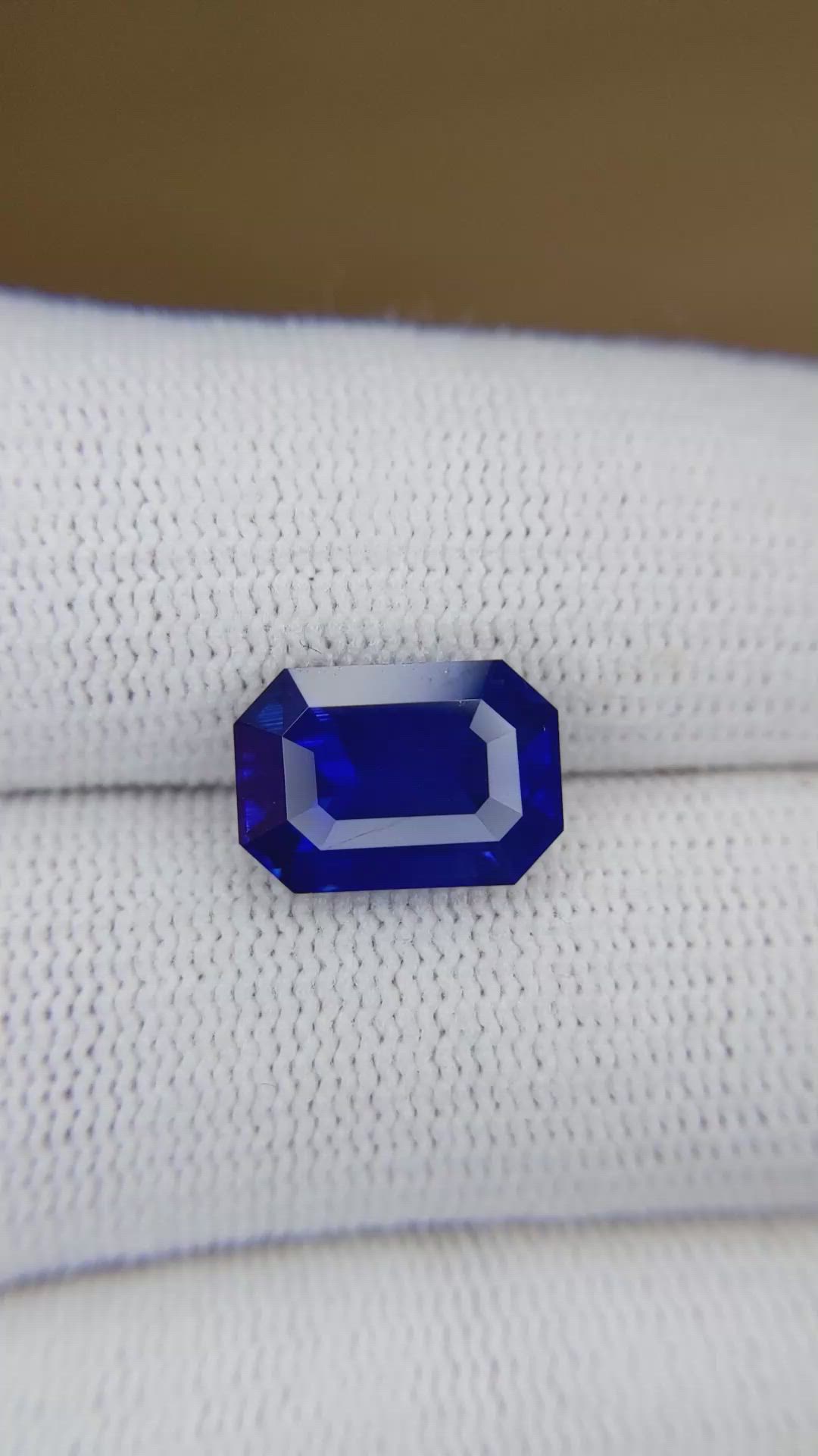5.65 Ct. Blue Sapphire from Ceylon (Sri Lanka) Size Video