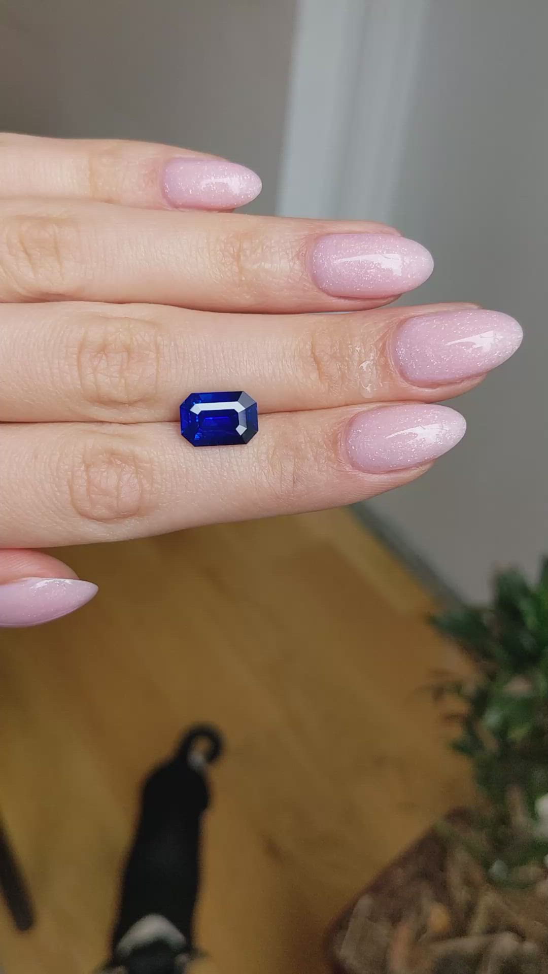 5.65 Ct. Blue Sapphire from Ceylon (Sri Lanka) Size Video