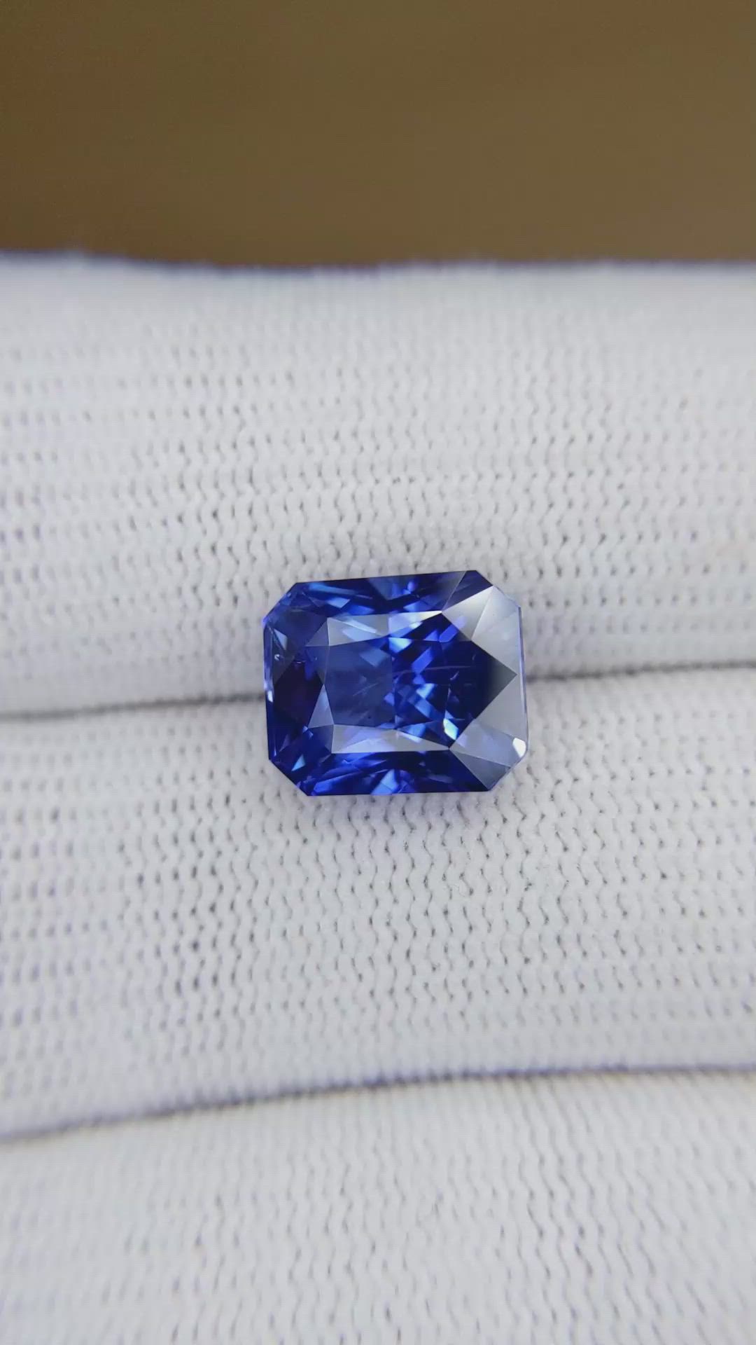 6.01 Ct. Blue Sapphire from Ceylon (Sri Lanka) Size Video