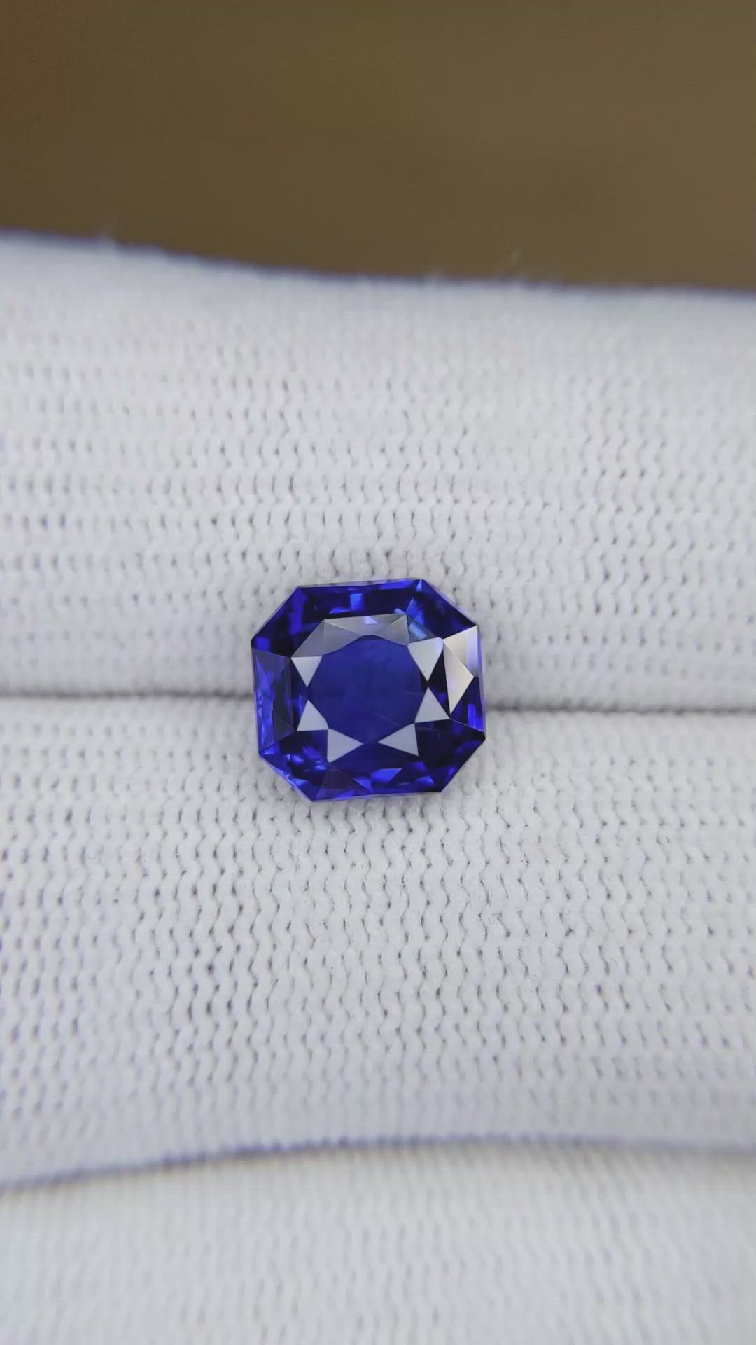 4.02 Ct. Blue Sapphire from Ceylon (Sri Lanka) Size Video