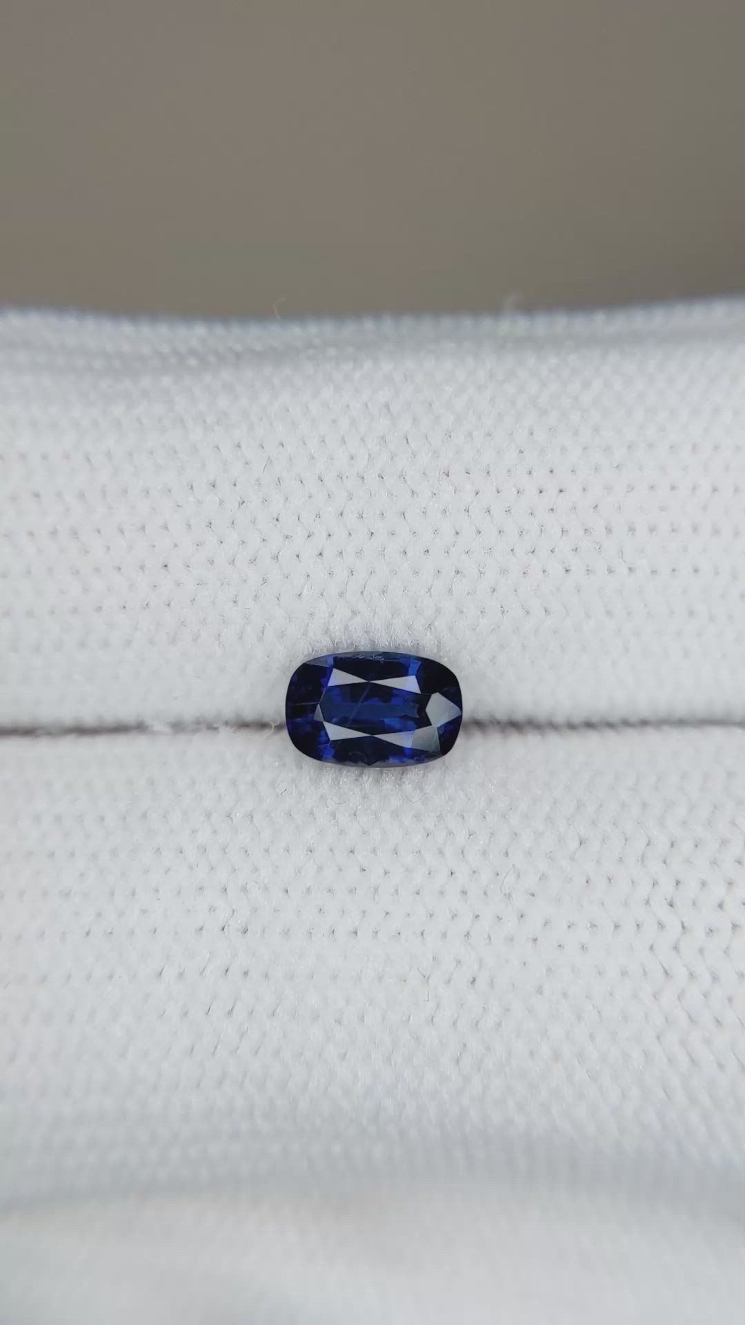 0.83 Ct. Blue Sapphire from Ceylon (Sri Lanka) Size Video