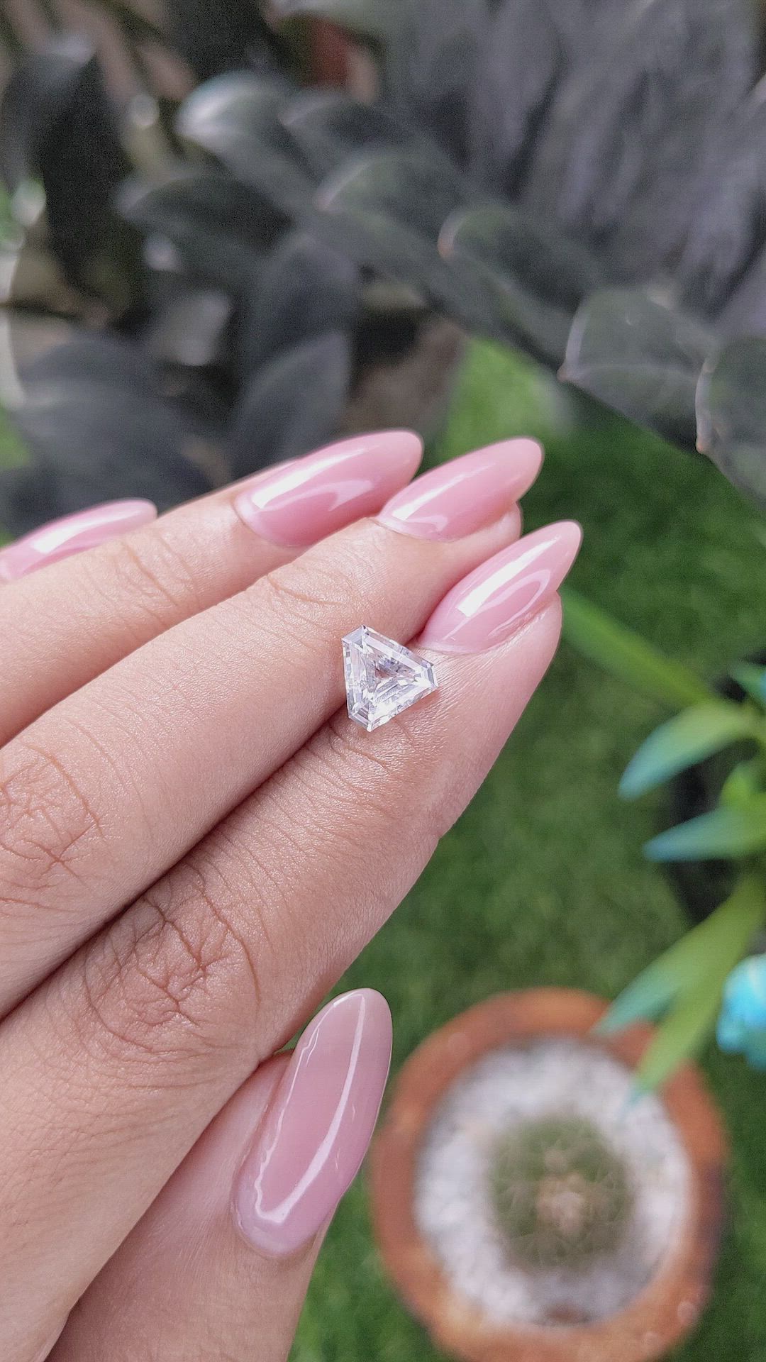 1.64 Ct. White Sapphire from Ceylon (Sri Lanka) Size Video