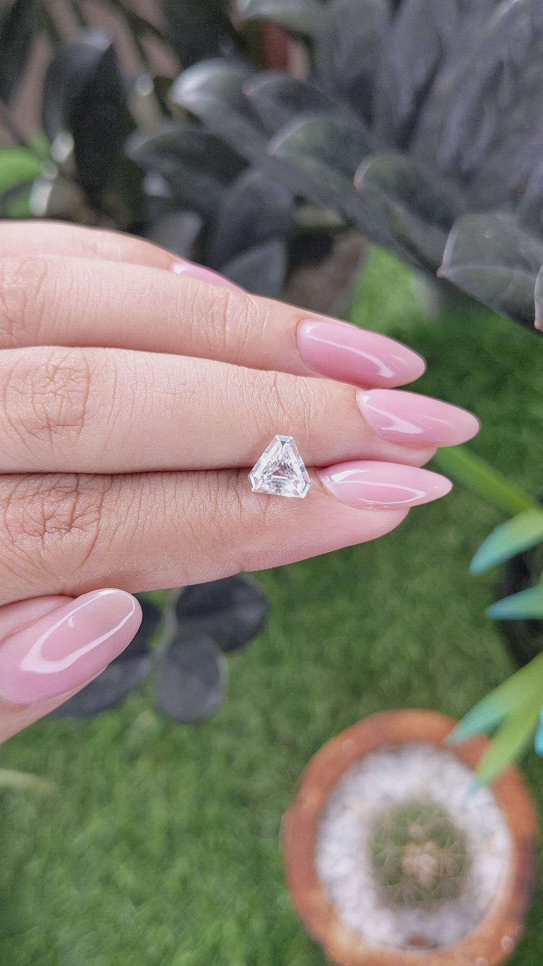 1.64 Ct. White Sapphire from Ceylon (Sri Lanka) Size Video