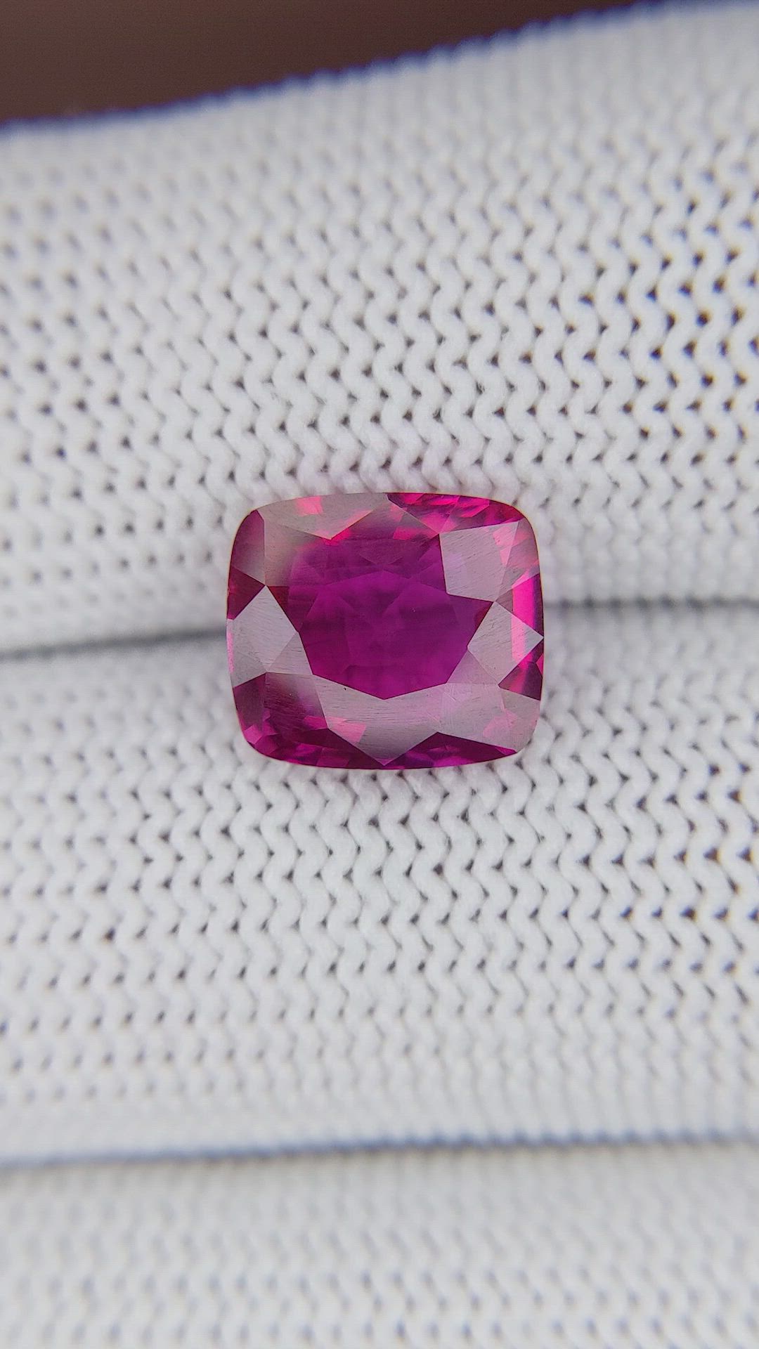4.09 Ct. Purplish Pink Sapphire from Ceylon (Sri Lanka) Size Video