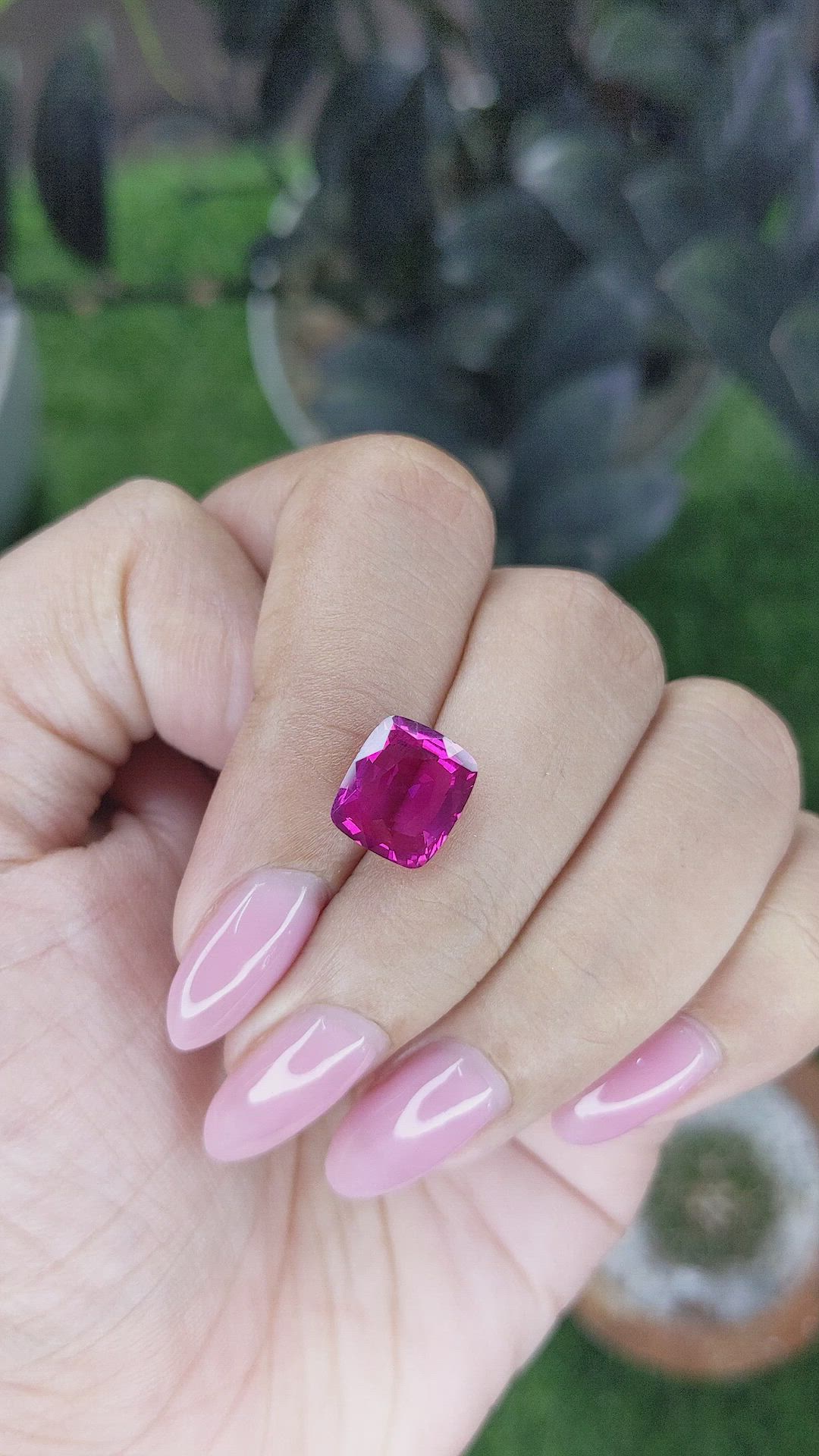 4.09 Ct. Purplish Pink Sapphire from Ceylon (Sri Lanka) Size Video