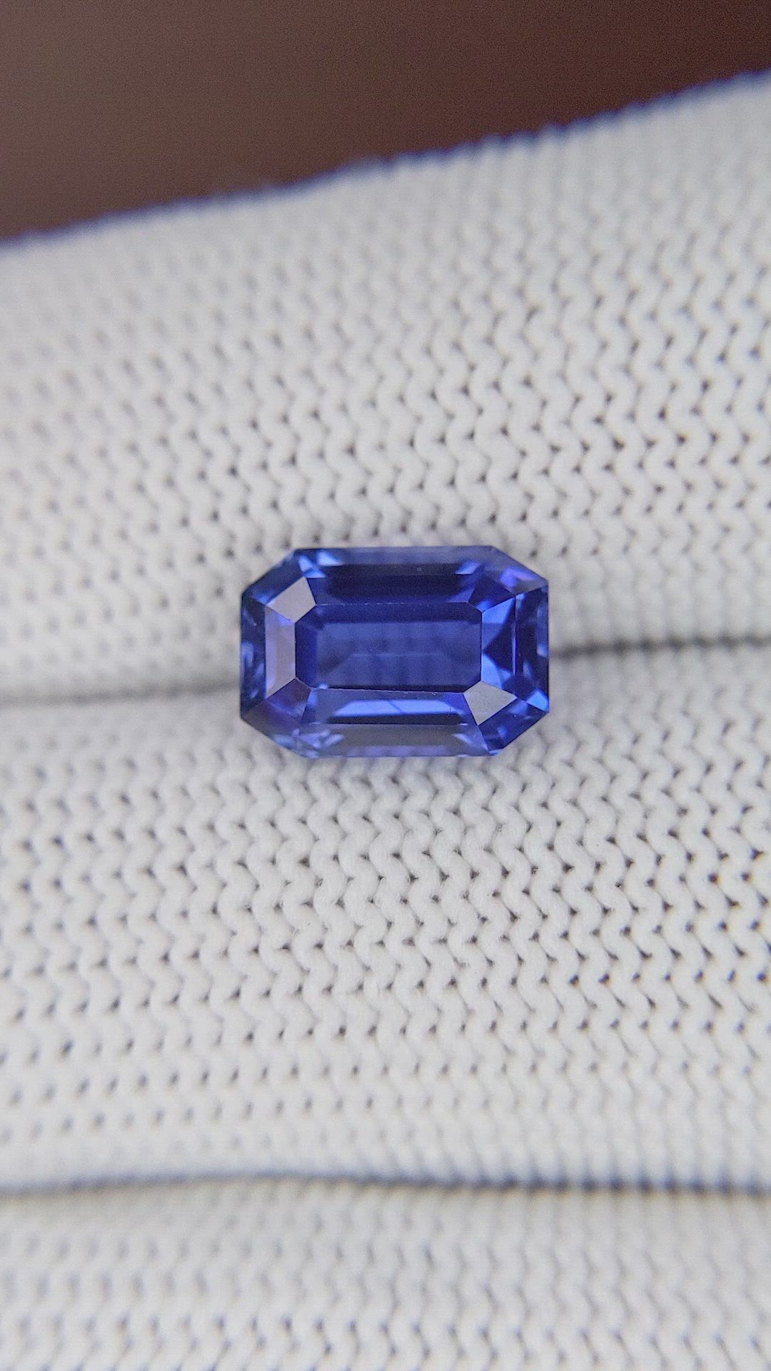 4.05 Ct. Blue Sapphire from Ceylon (Sri Lanka) Size Video