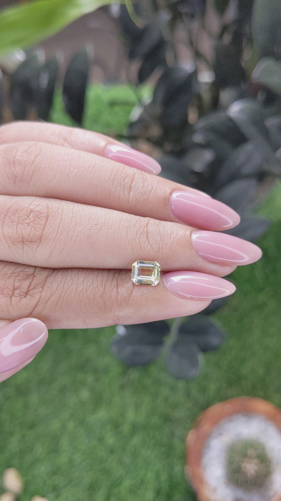 1.09 Ct. Yellow Sapphire from Ceylon (Sri Lanka) Size Video