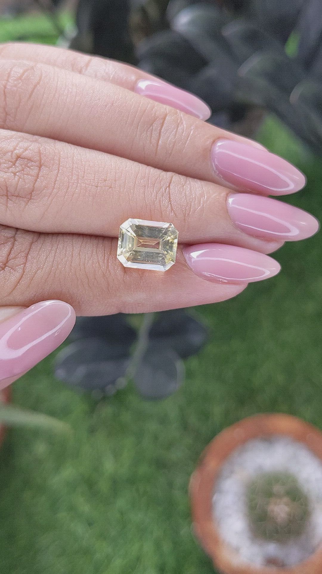 4.52 Ct. Yellow Sapphire from Ceylon (Sri Lanka) Size Video