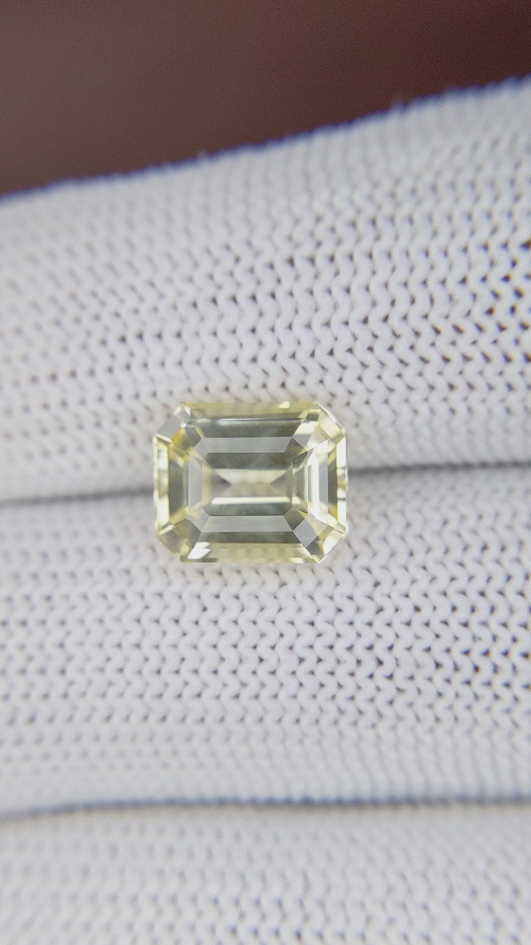 4.52 Ct. Yellow Sapphire from Ceylon (Sri Lanka) Size Video
