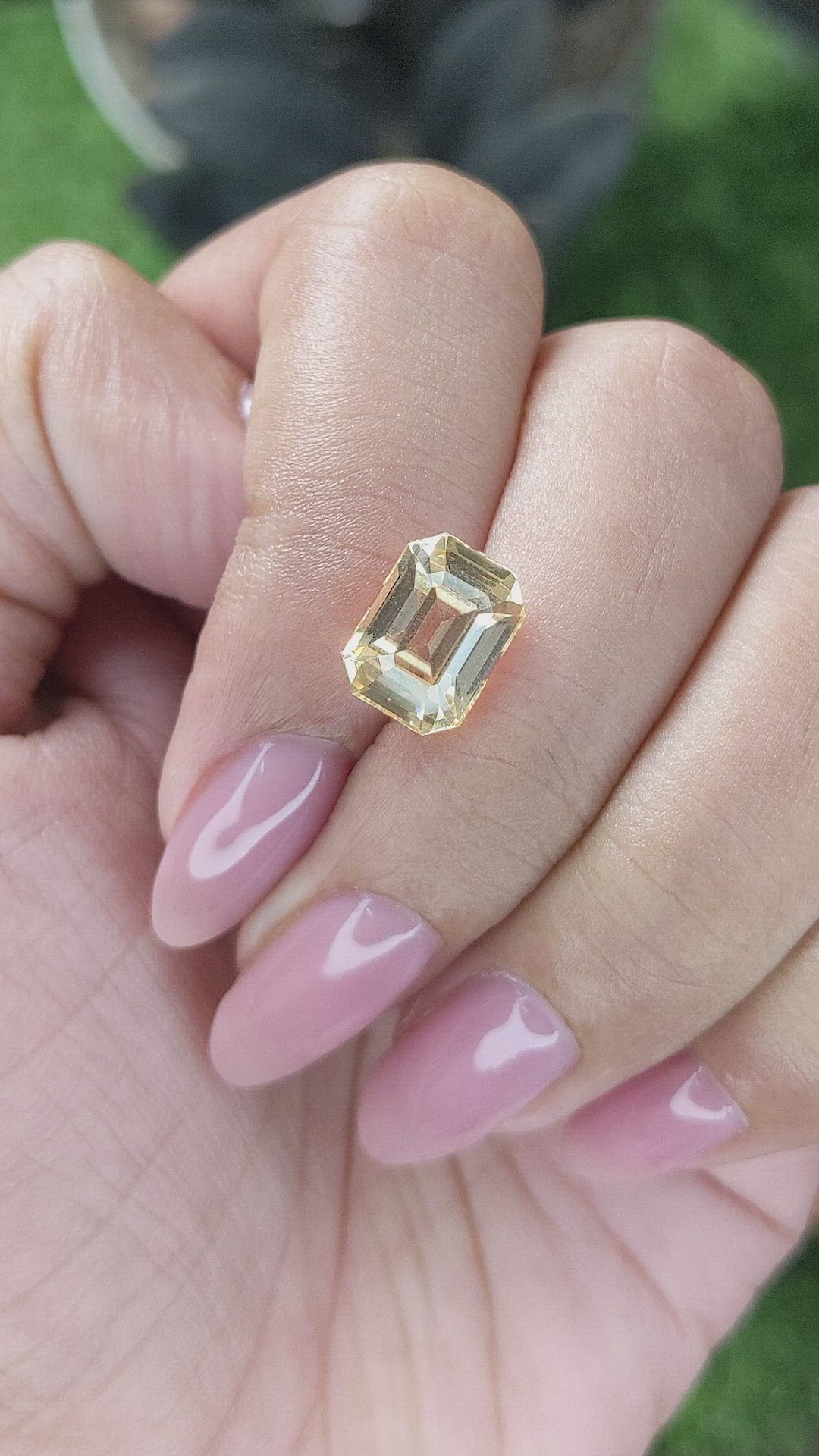 4.59 Ct. Yellow Sapphire from Ceylon (Sri Lanka) Size Video