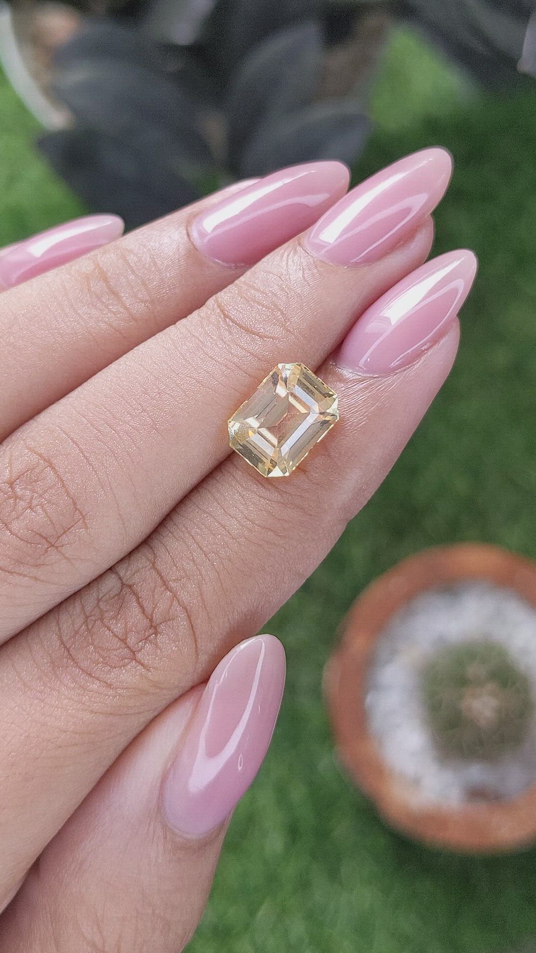 4.59 Ct. Yellow Sapphire from Ceylon (Sri Lanka) Size Video