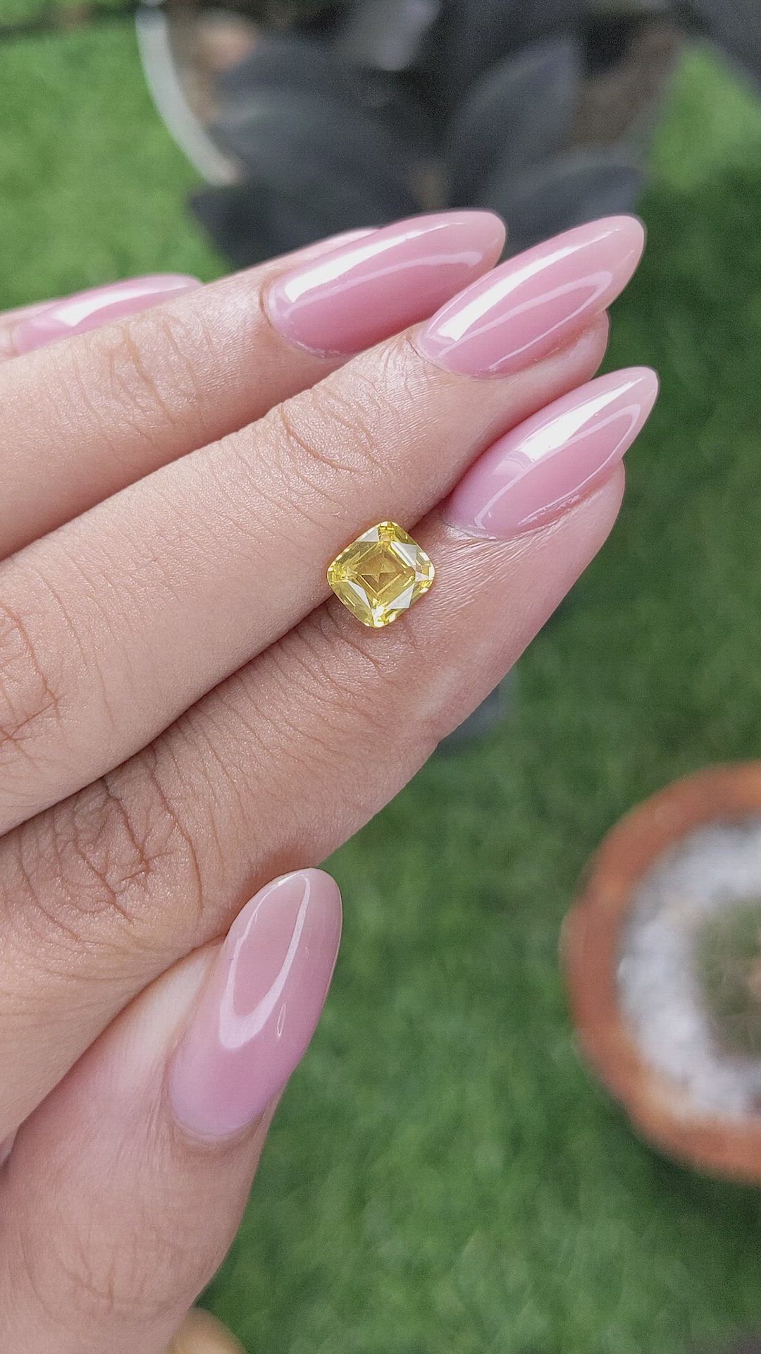 1.04 Ct. Yellow Sapphire from Ceylon (Sri Lanka) Size Video