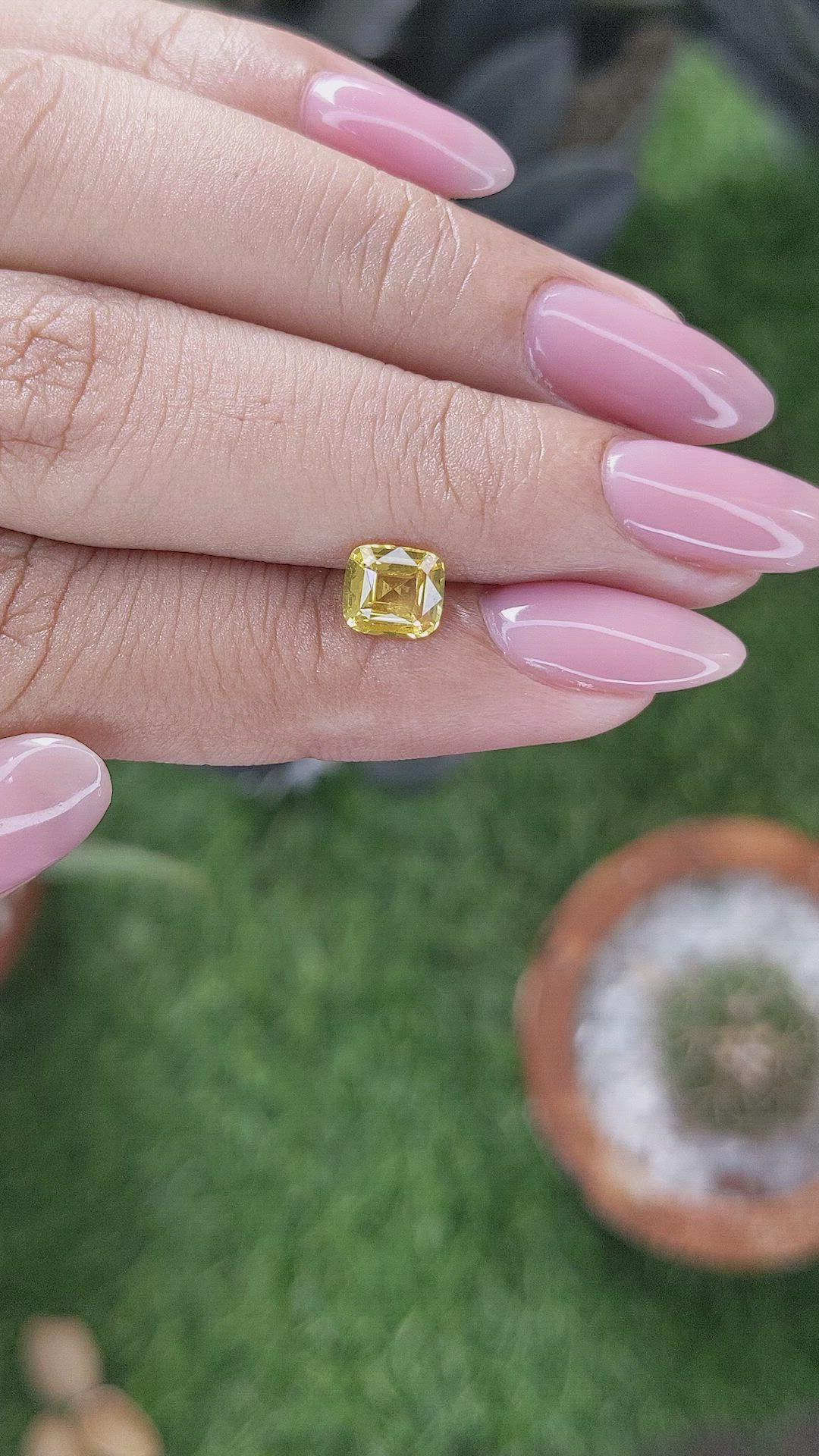 1.04 Ct. Yellow Sapphire from Ceylon (Sri Lanka) Size Video