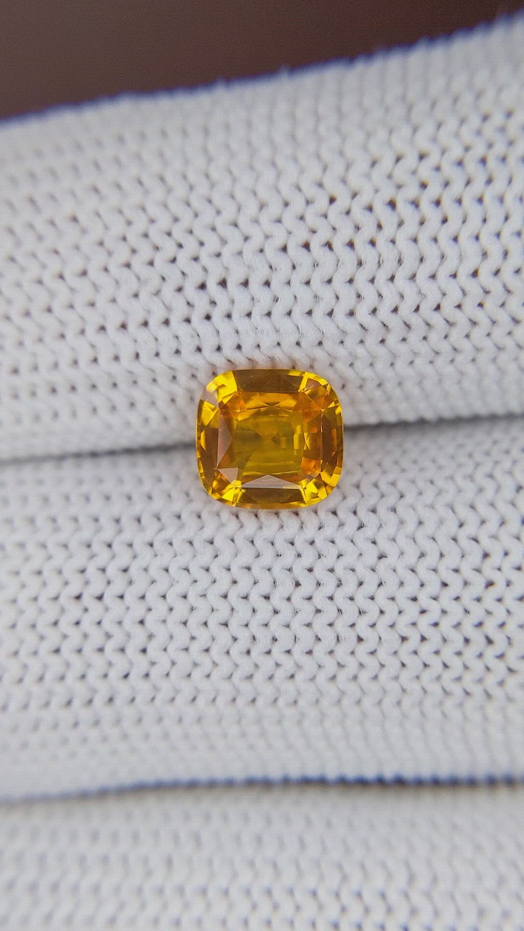 1.55 Ct. Yellowish Orange Sapphire from Ceylon (Sri Lanka) Size Video