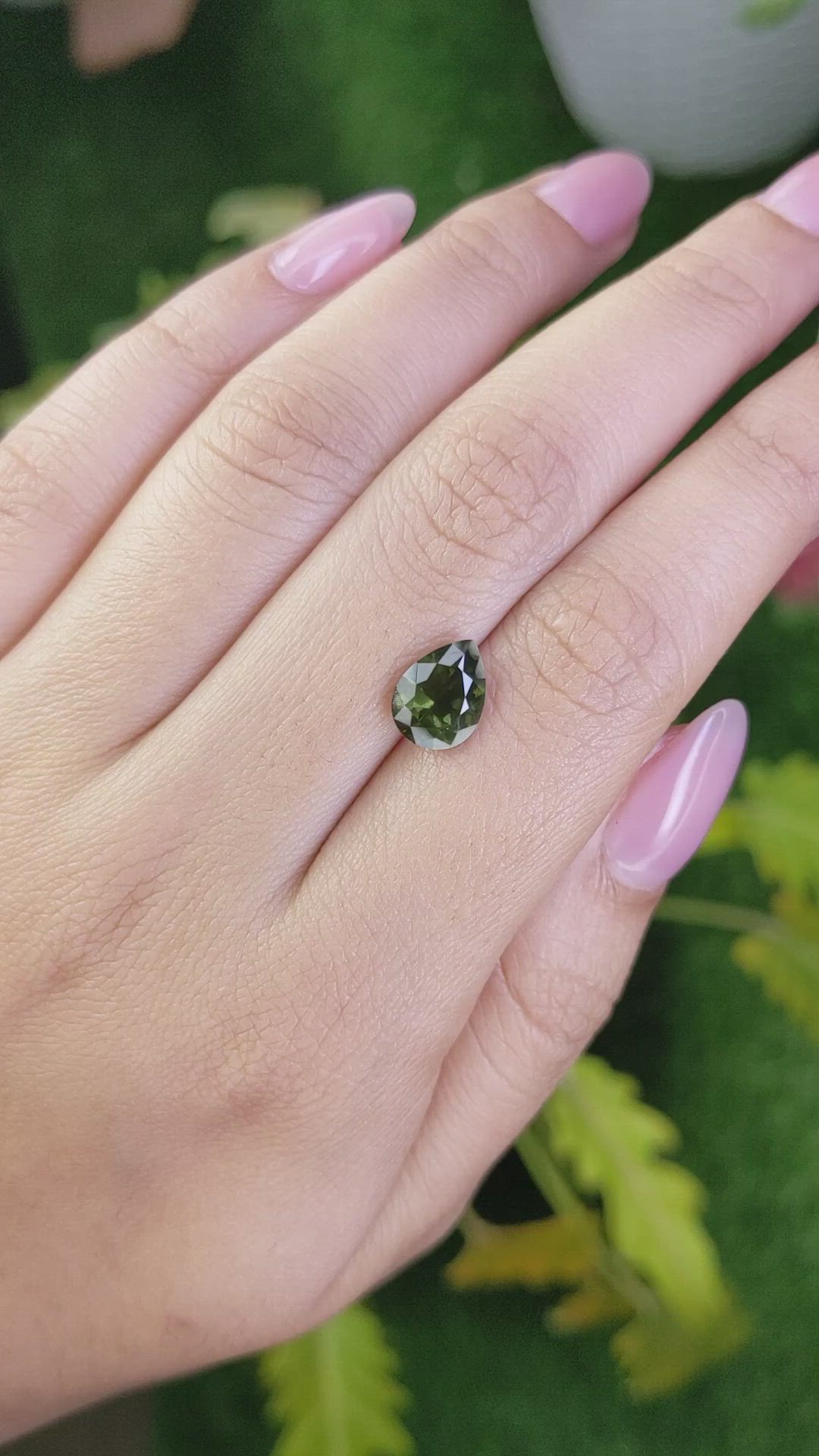 2.52 Ct. Yellowish Green Sapphire from Ceylon (Sri Lanka) Size Video
