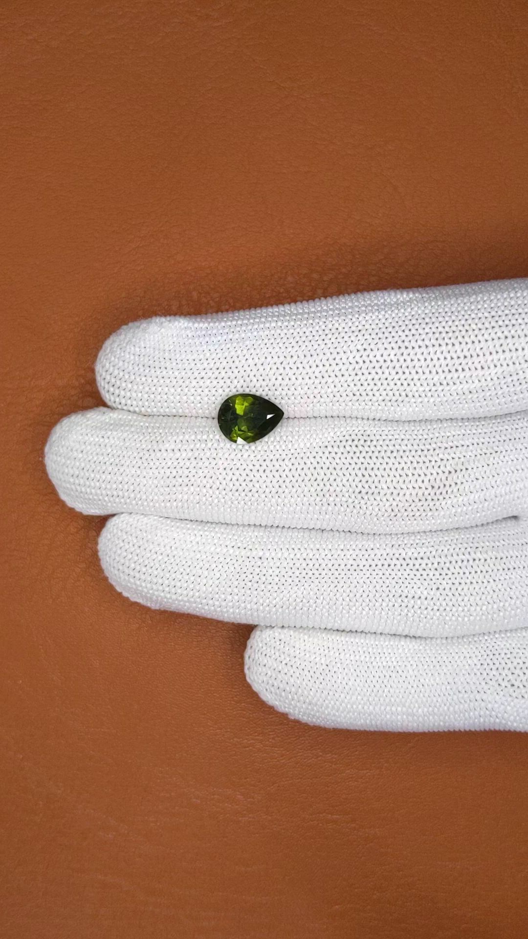 2.52 Ct. Yellowish Green Sapphire from Ceylon (Sri Lanka) Size Video